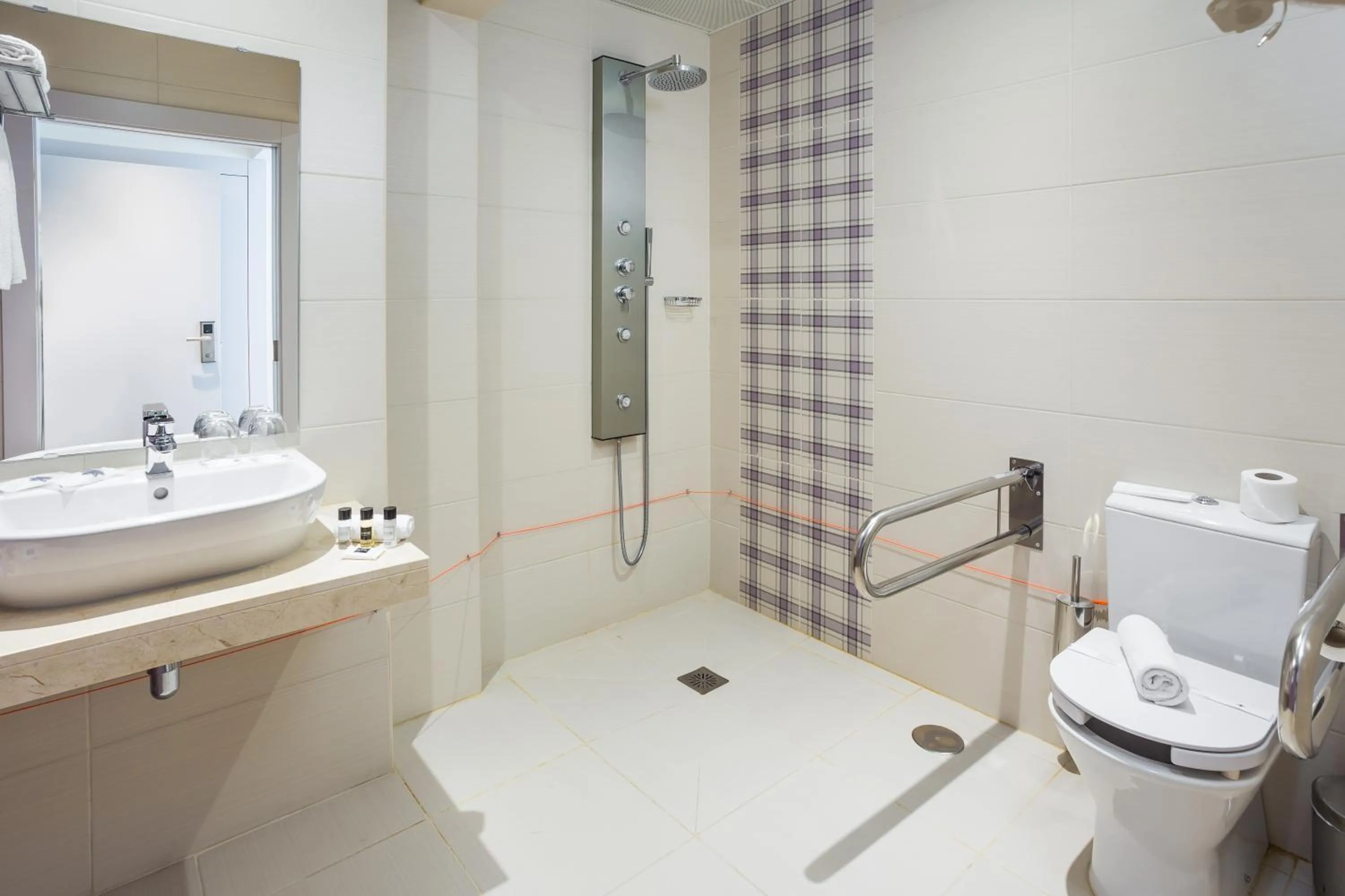 Bathroom in Empire Lisbon Hotel