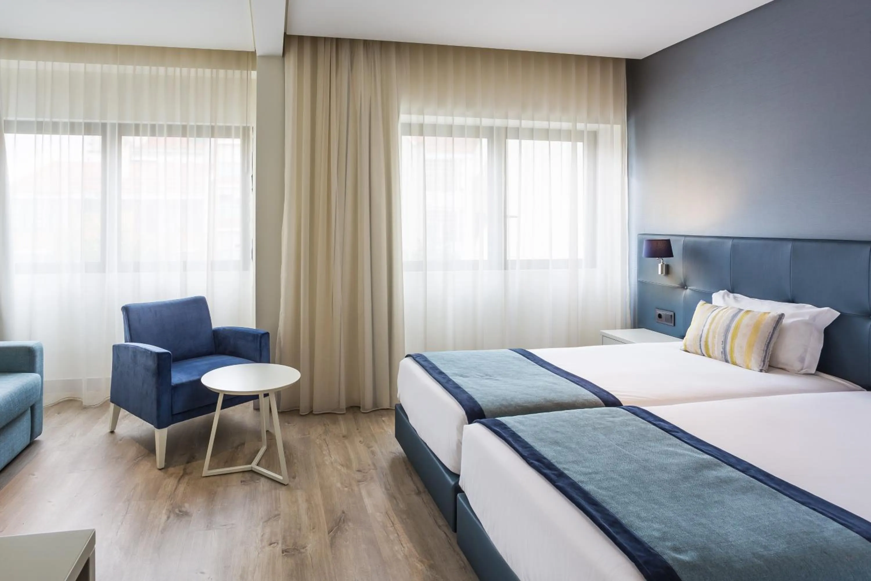 Bedroom, Bed in Empire Lisbon Hotel