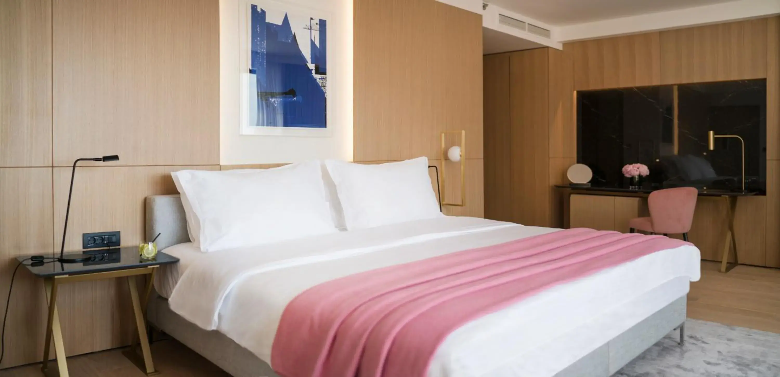 Bed in Hotel Excelsior Bed in Hotel Excelsior