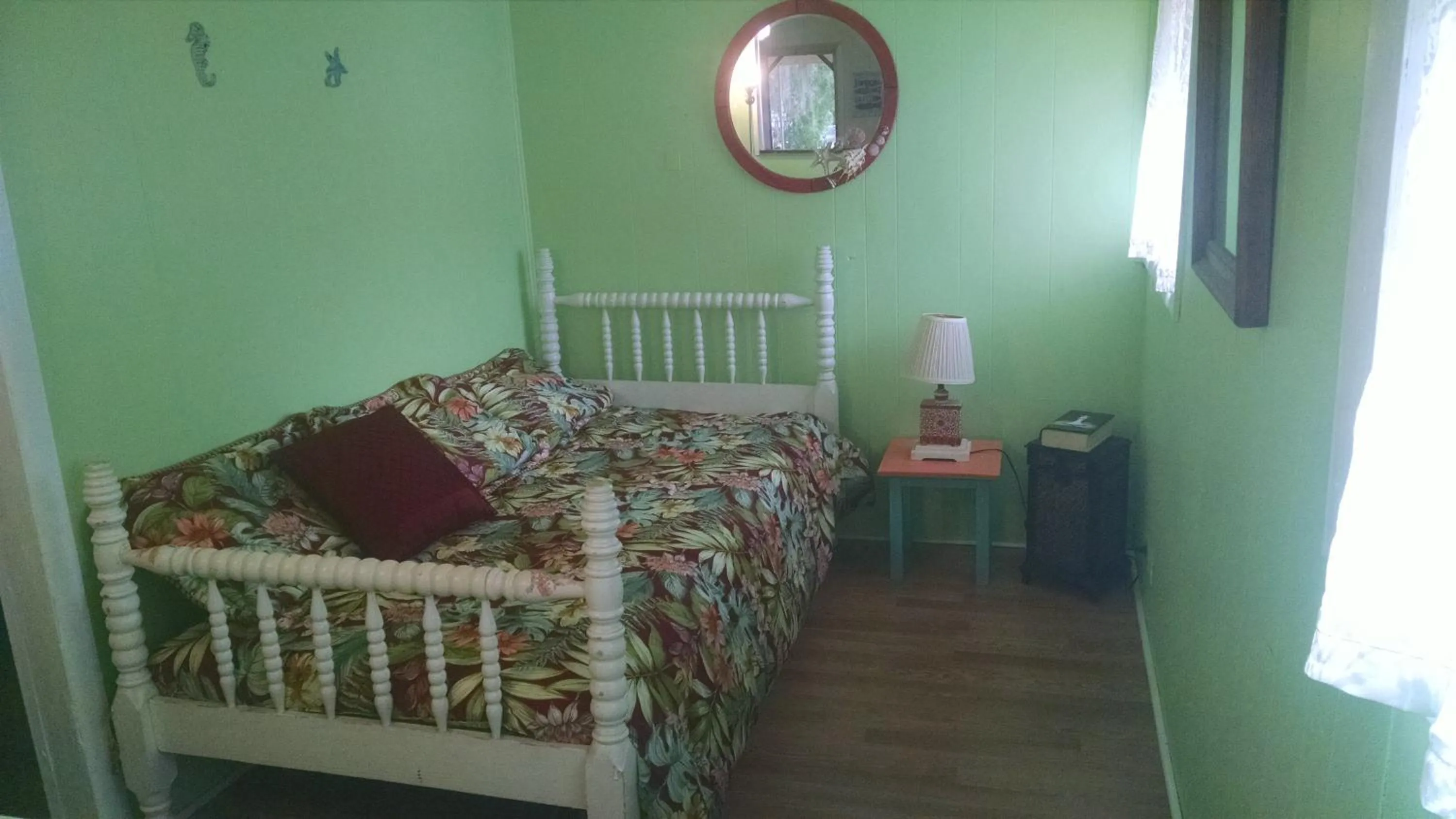 Bed in 1 Beige Cozy Bungalow or 1 White Cozy Efficiency Cottage in Titusville