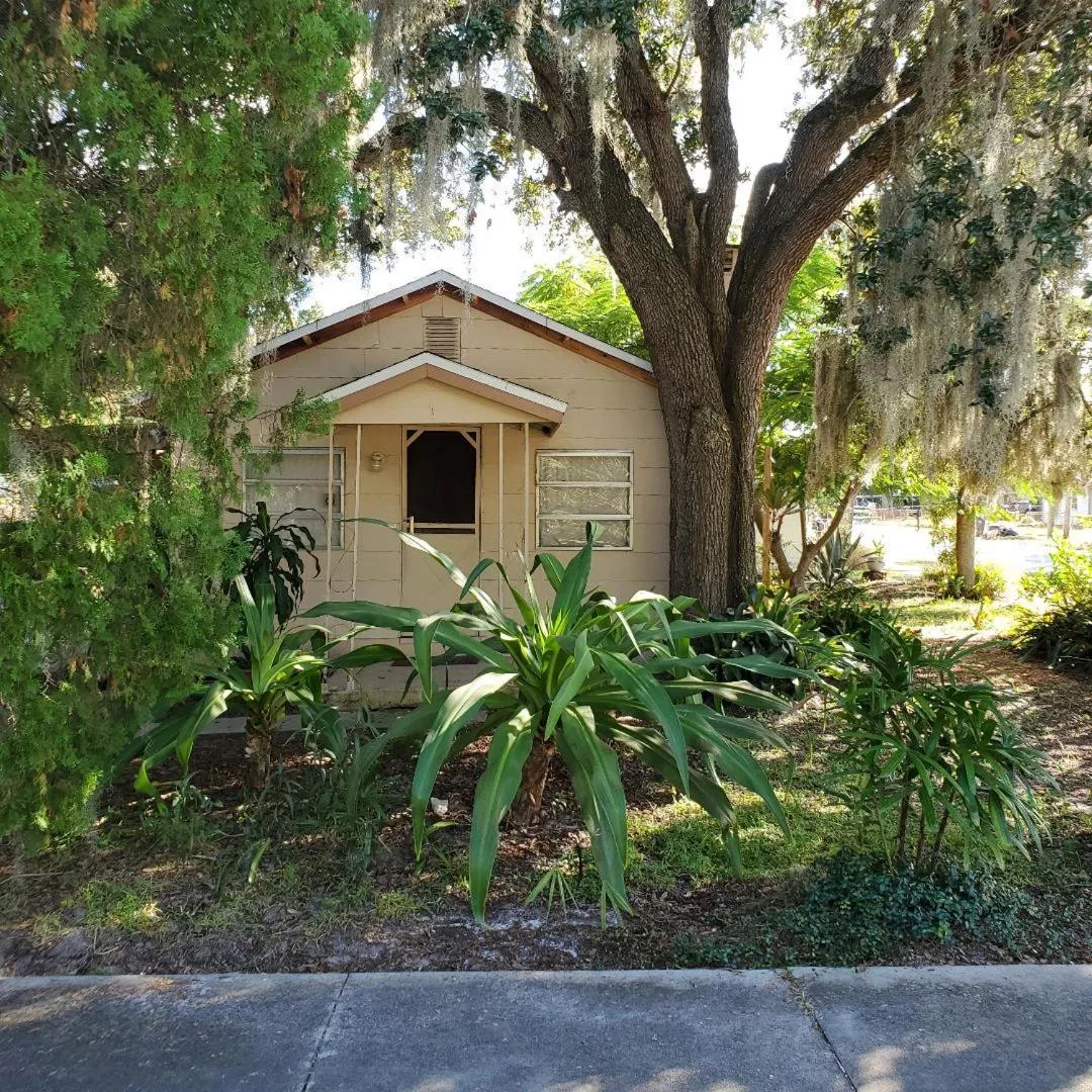 Property building in 1 Beige Cozy Bungalow or 1 White Cozy Efficiency Cottage in Titusville
