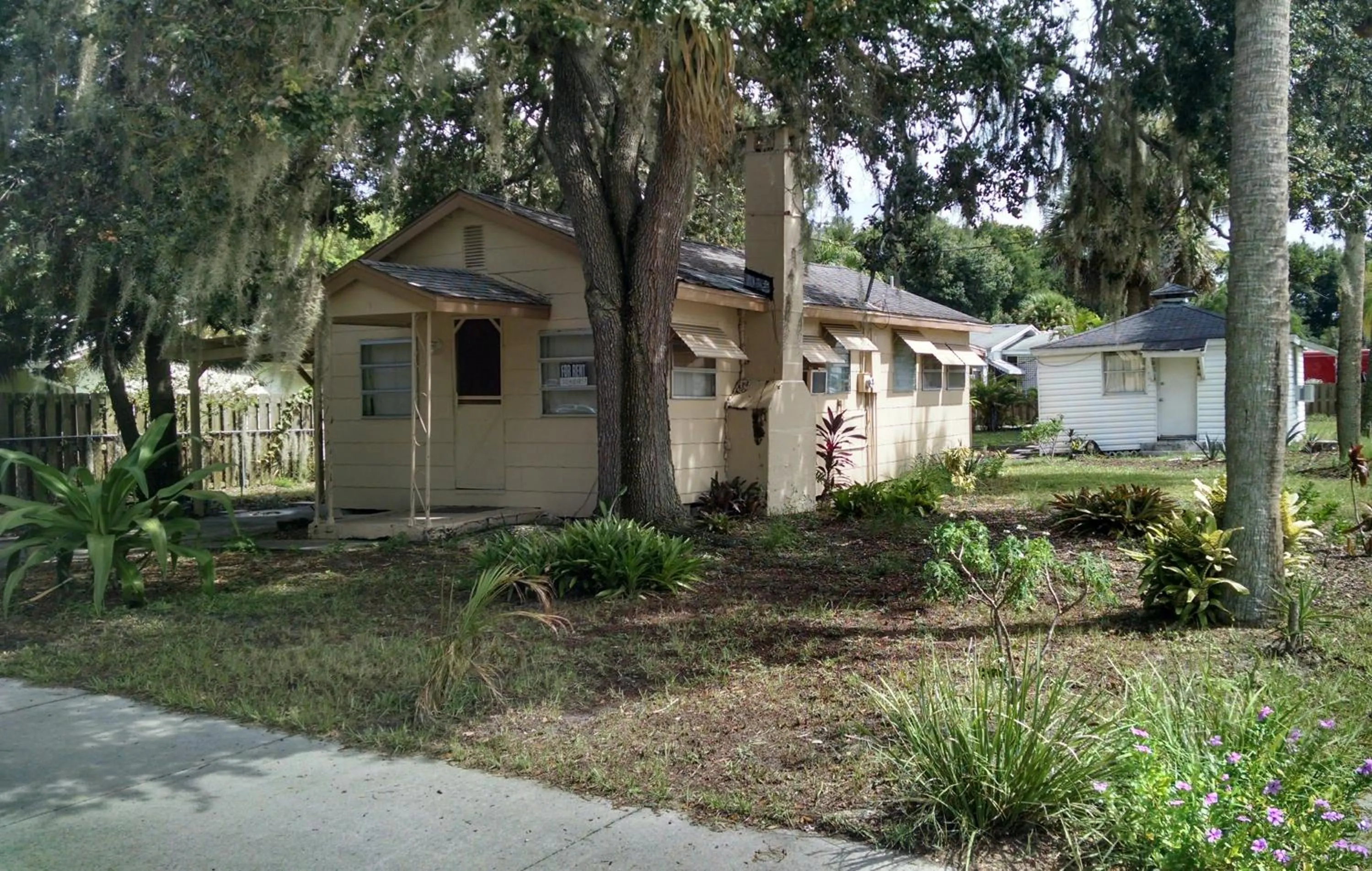 Bird's eye view in 1 Beige Cozy Bungalow or 1 White Cozy Efficiency Cottage in Titusville