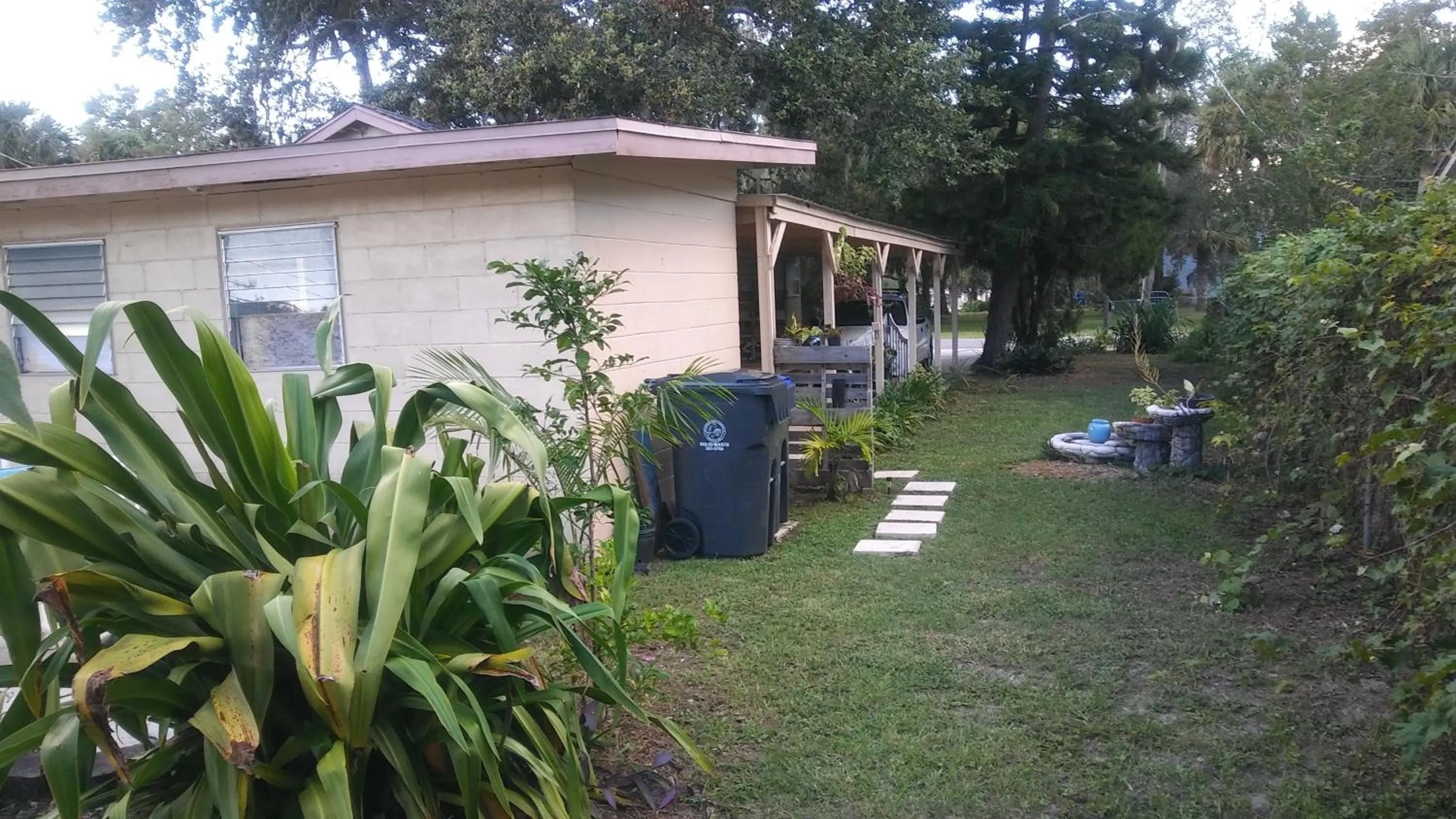 Garden in 1 Beige Cozy Bungalow or 1 White Cozy Efficiency Cottage in Titusville