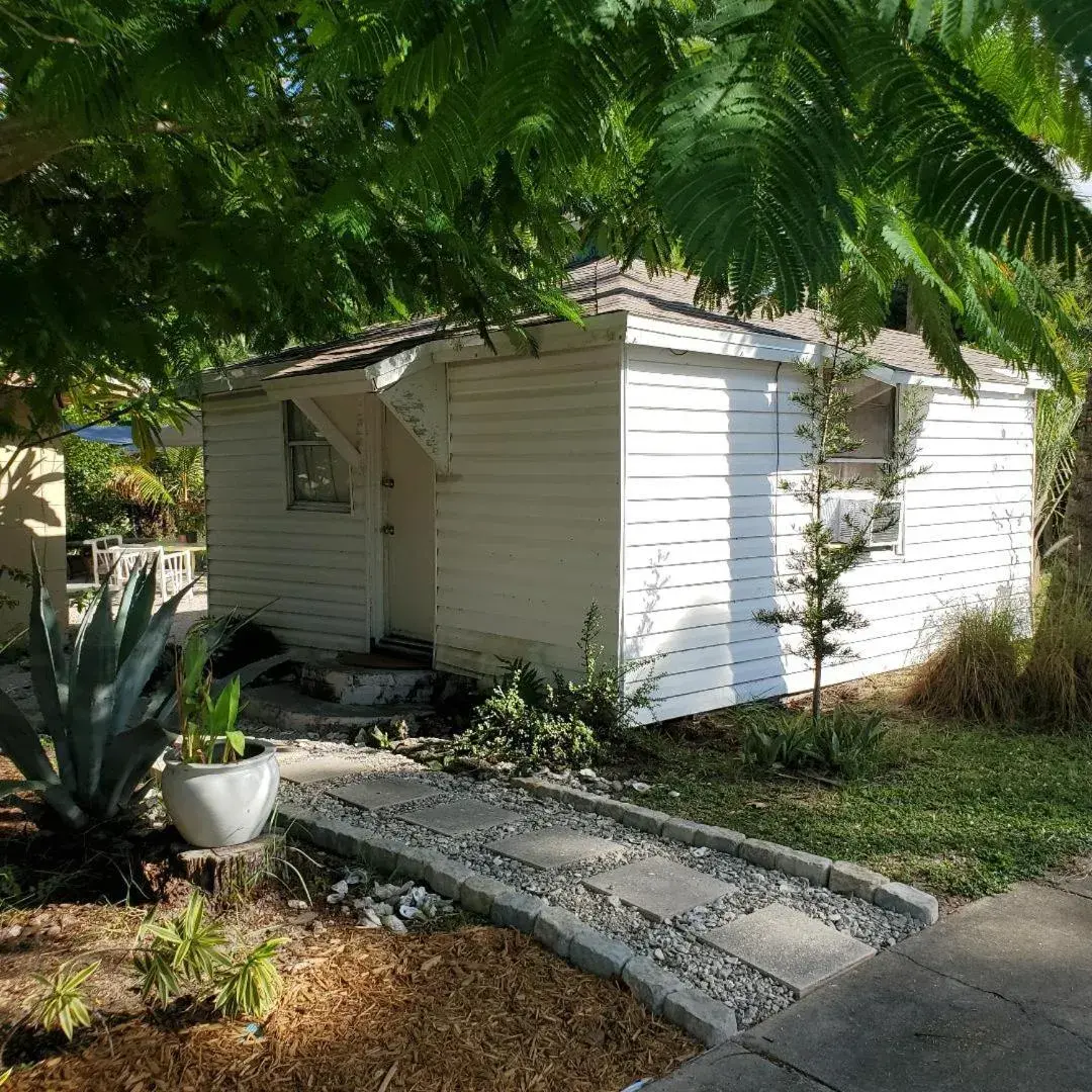 Cottage - single occupancy in 1 Beige Cozy Bungalow or 1 White Cozy Efficiency Cottage in Titusville Cottage - single occupancy in 1 Beige Cozy Bungalow or 1 White Cozy Efficiency Cottage in Titusville