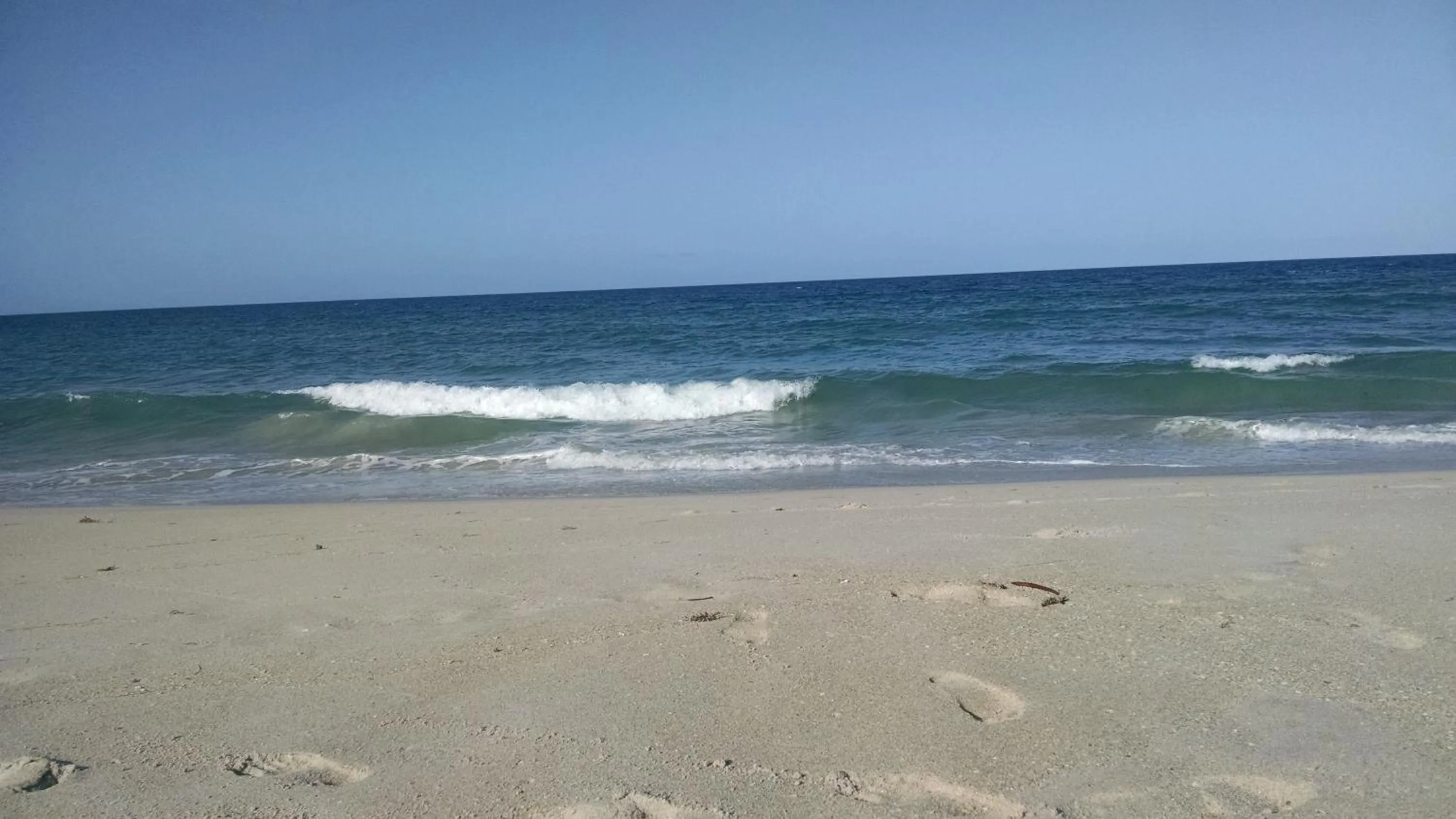 Beach in 1 Beige Cozy Bungalow or 1 White Cozy Efficiency Cottage in Titusville