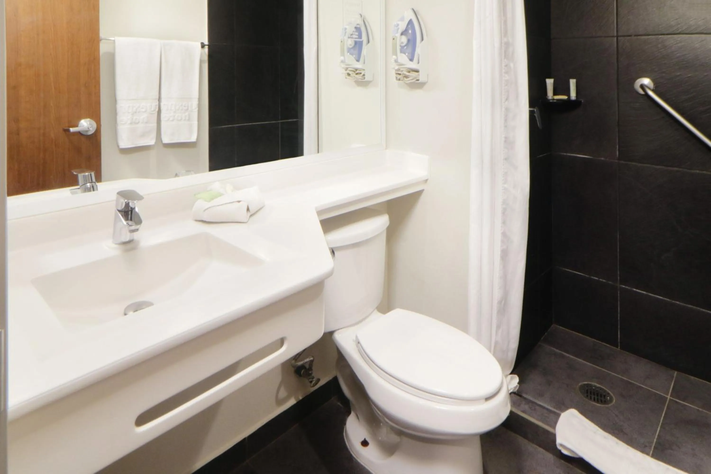 Bathroom in City Express by Marriott Rosarito