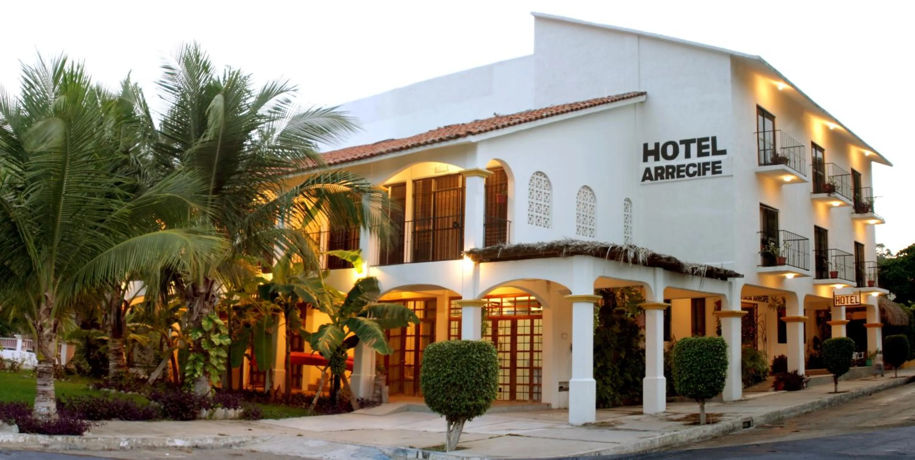 Facade/entrance in Hotel Arrecife Huatulco Plus