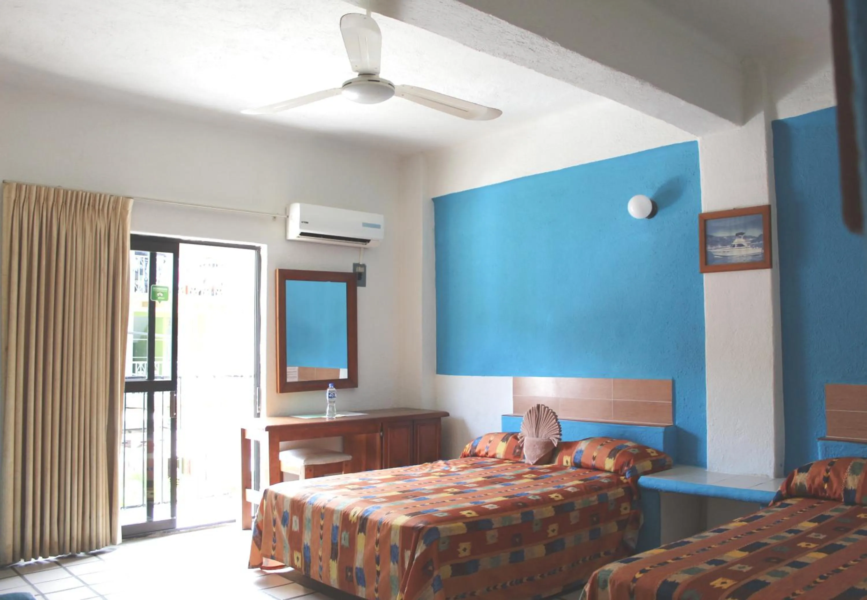 Balcony/Terrace, Bed in Hotel Arrecife Huatulco Plus