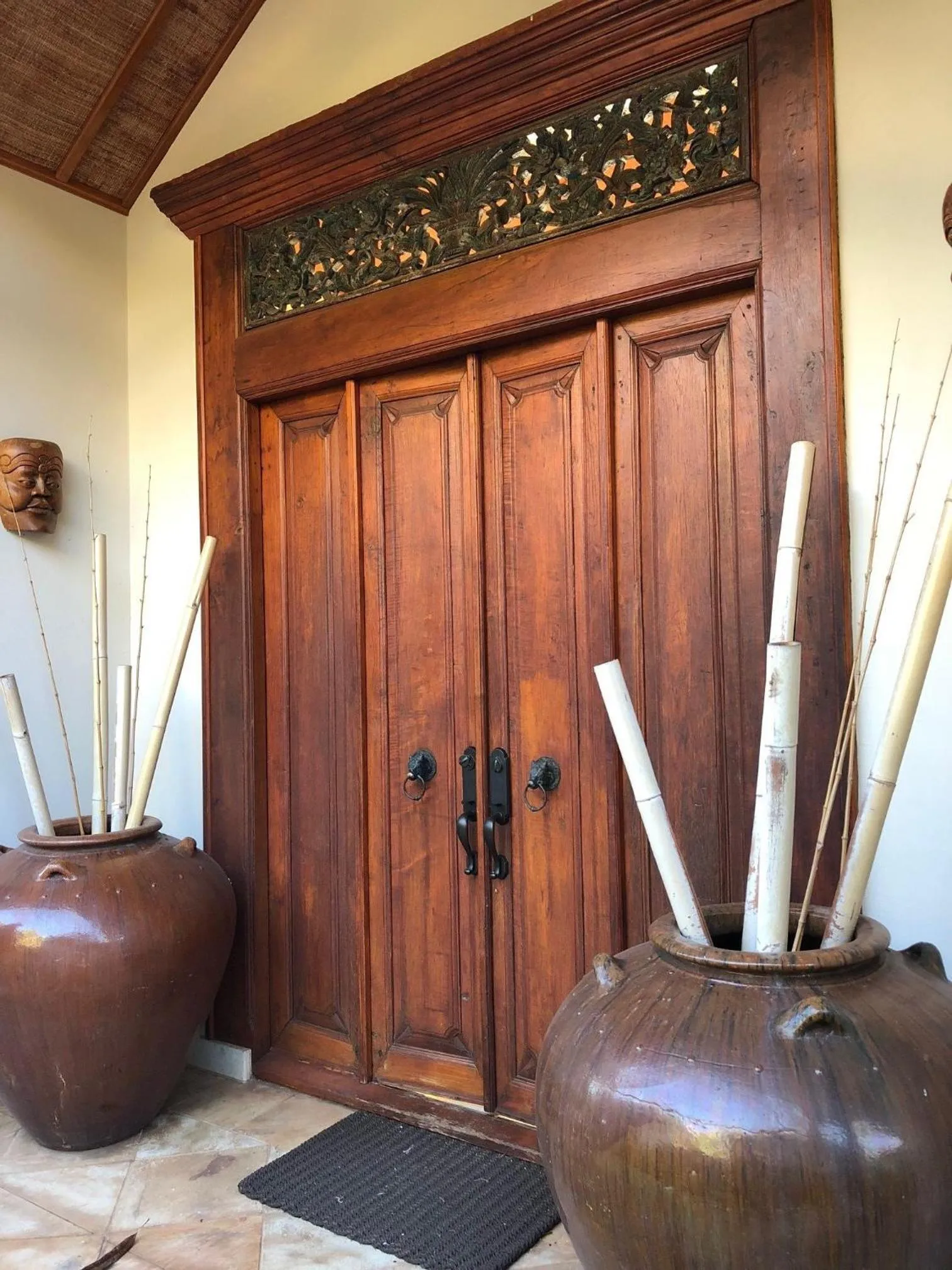 Facade/entrance in Ho'oilo House