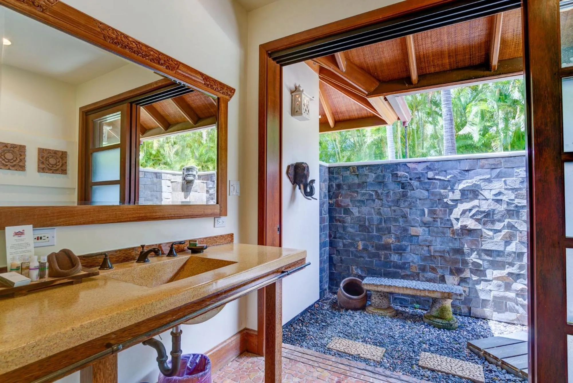 Bathroom in Ho'oilo House