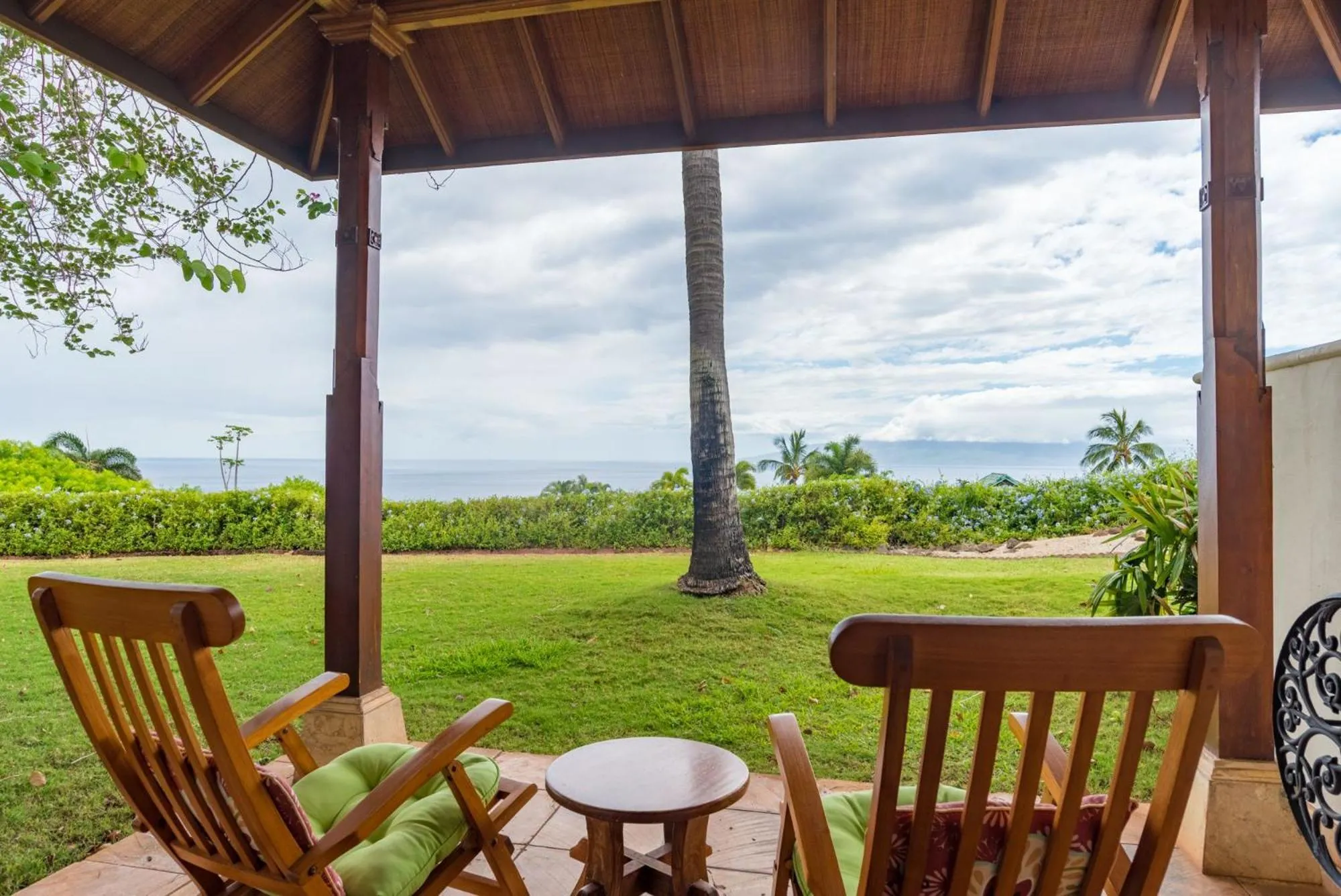 Patio in Ho'oilo House