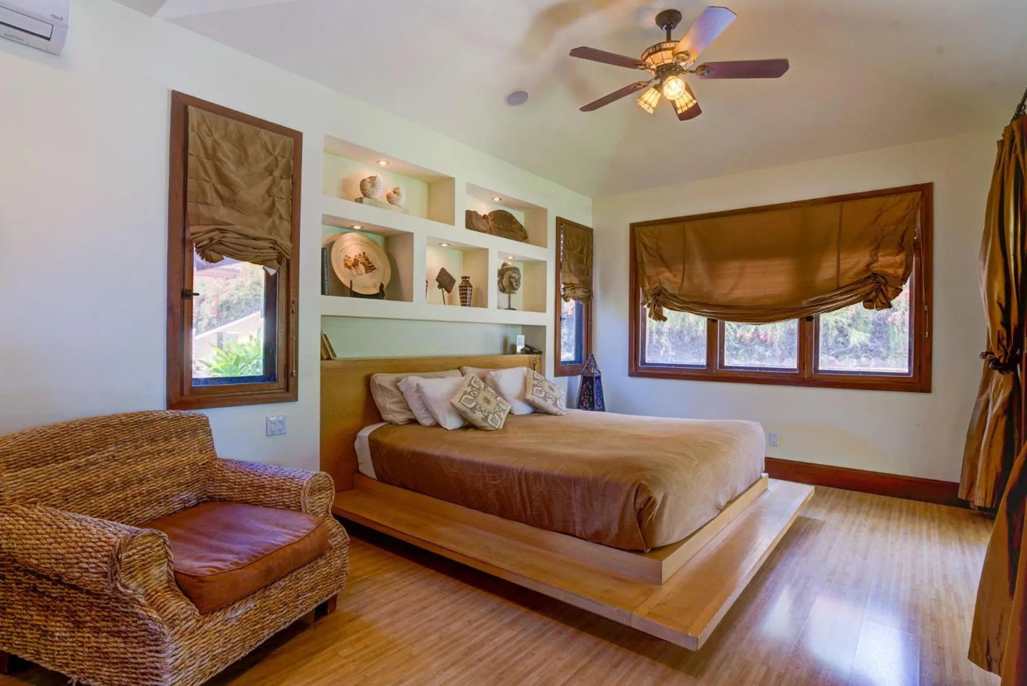 Bed in Ho'oilo House