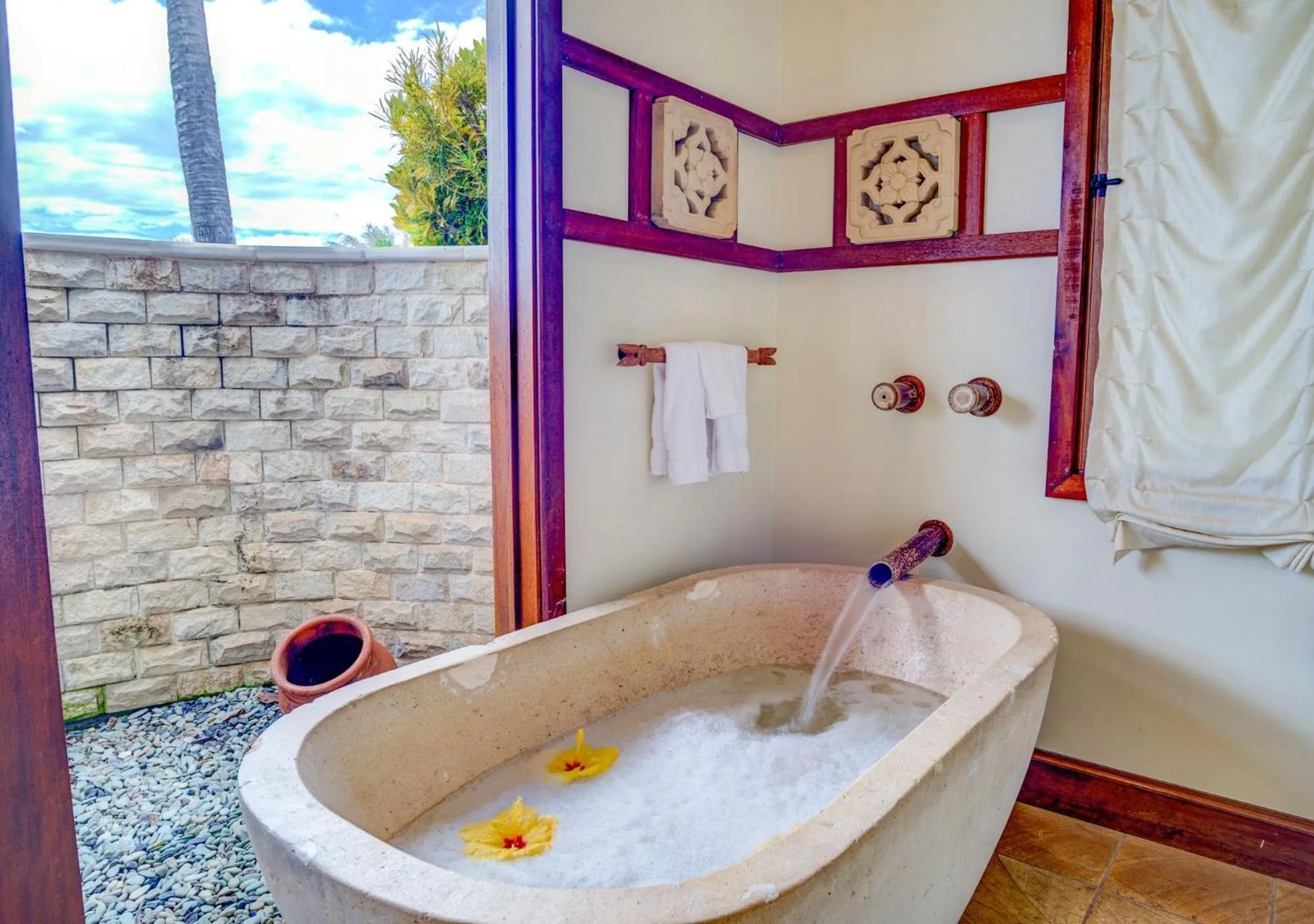Bathroom in Ho'oilo House