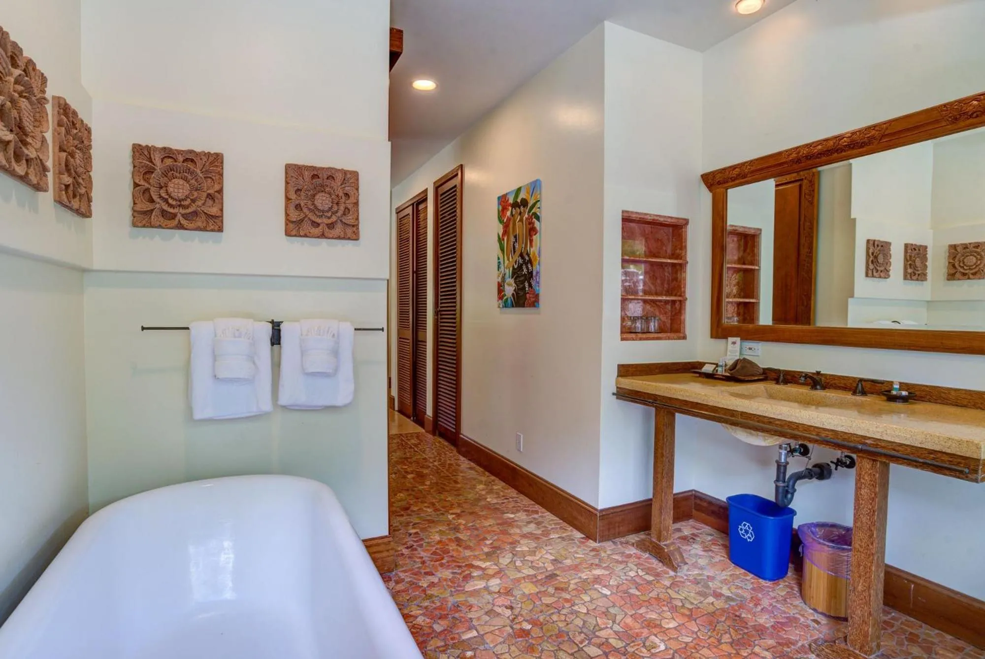 Bathroom in Ho'oilo House