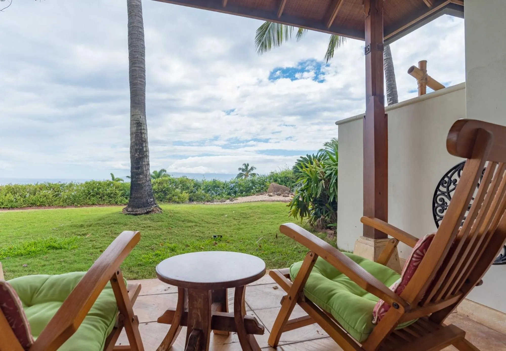 Patio in Ho'oilo House