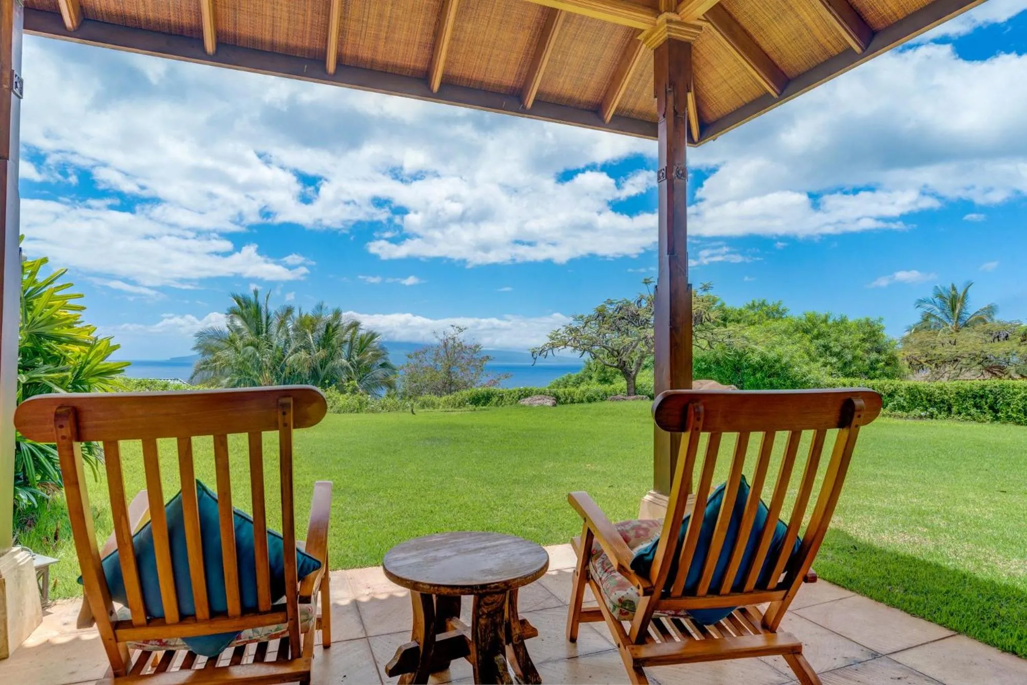 Patio in Ho'oilo House