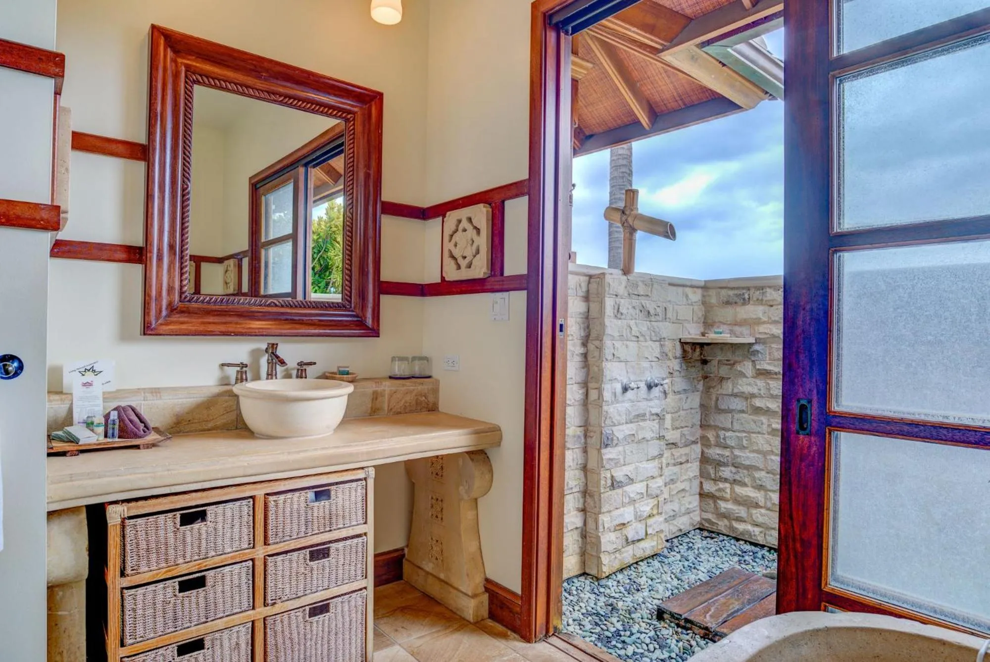 Bathroom in Ho'oilo House
