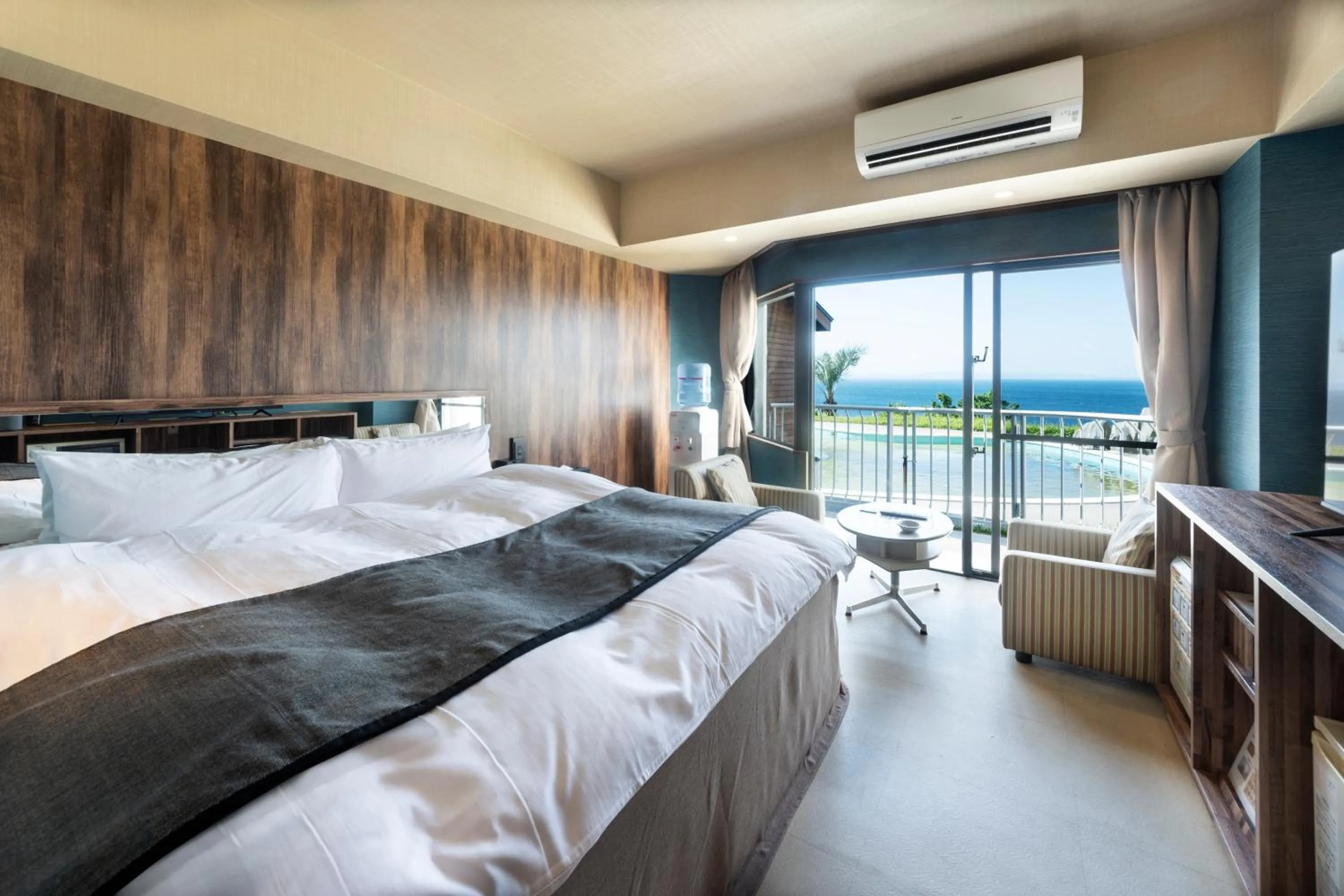 Photo of the whole room, Bed in Nagasaki Chapel Coconuts Hotel ＆Resort