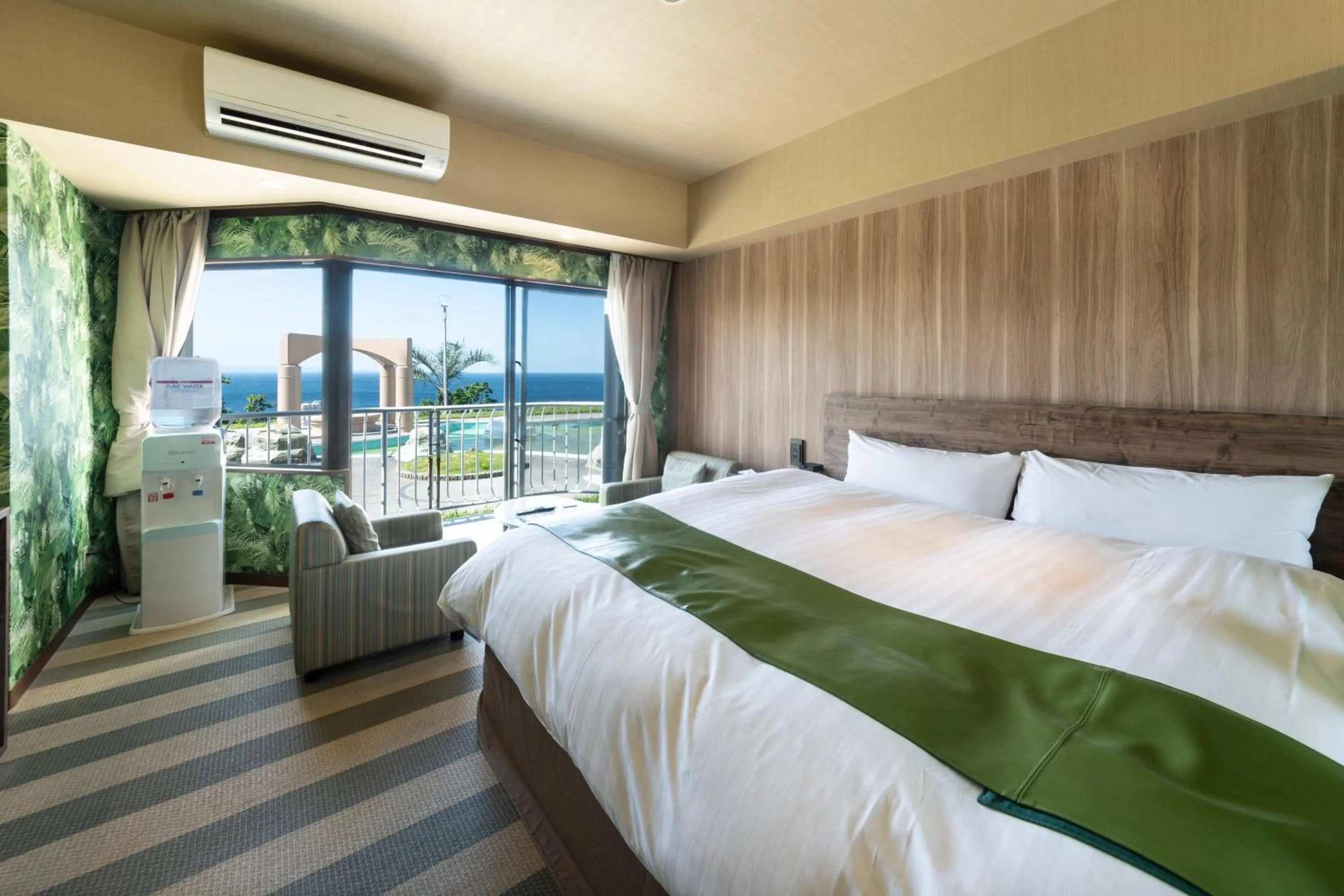 Photo of the whole room, Bed in Nagasaki Chapel Coconuts Hotel ＆Resort