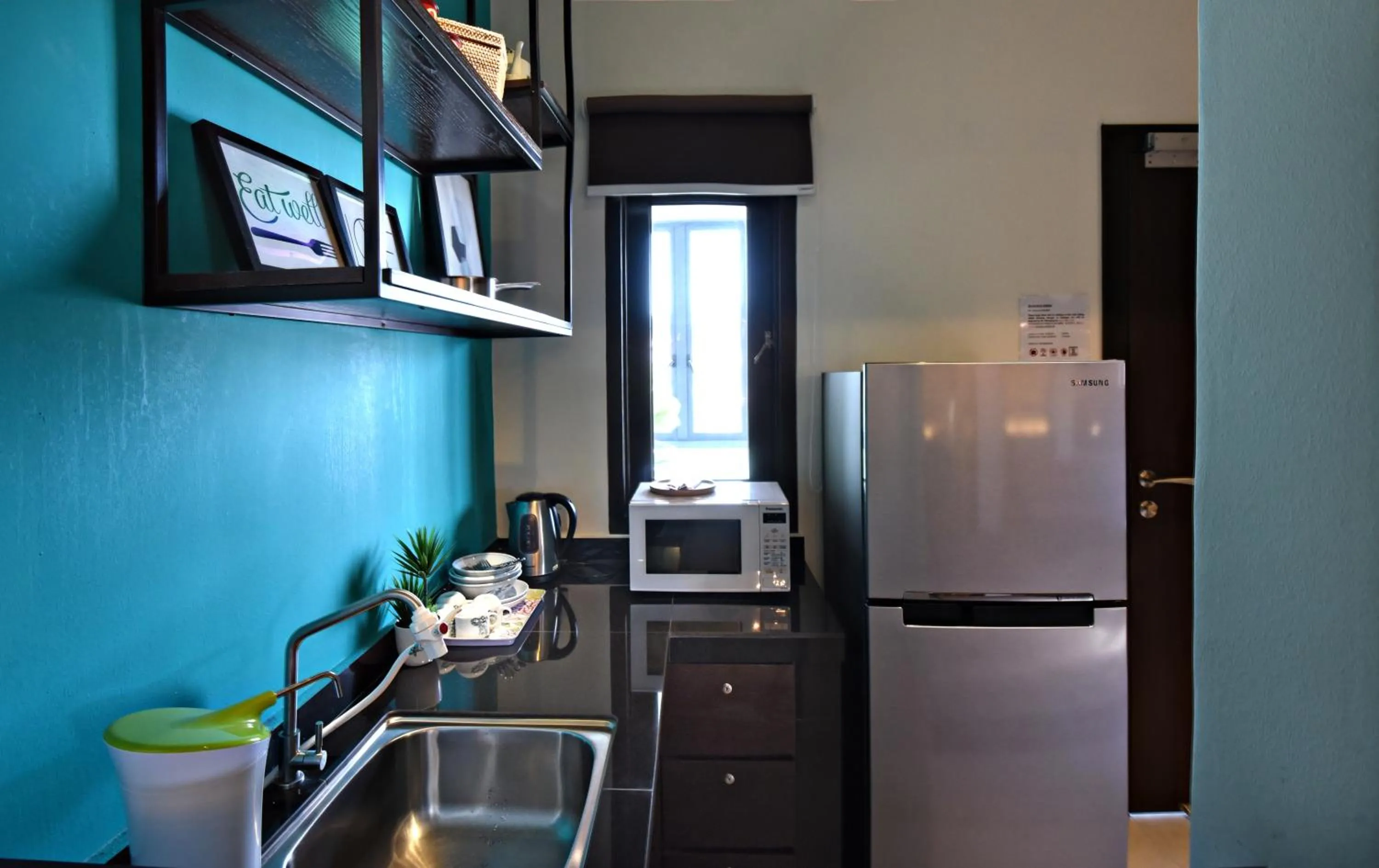 Kitchen or kitchenette in Backyard Rio Melaka