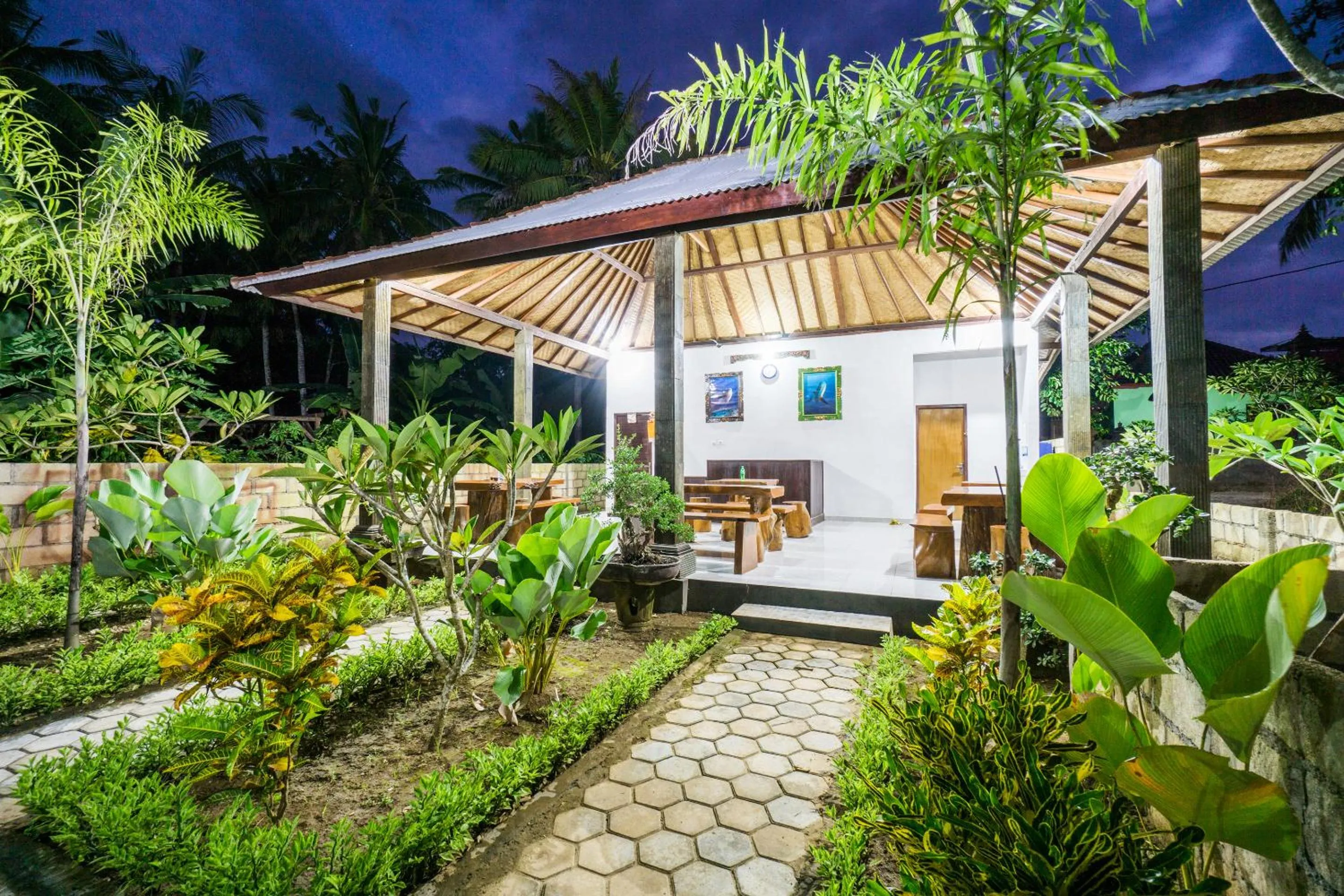 Restaurant/places to eat in Lembongan Bagus Villa