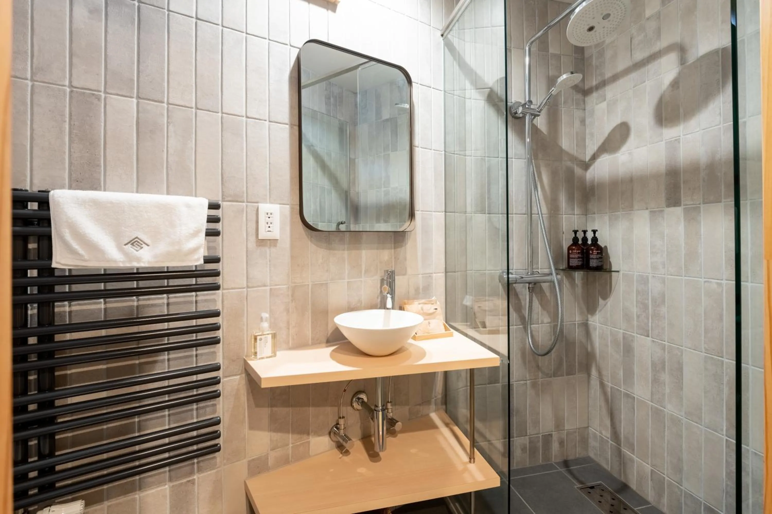 Shower in Tanuki Nozawa