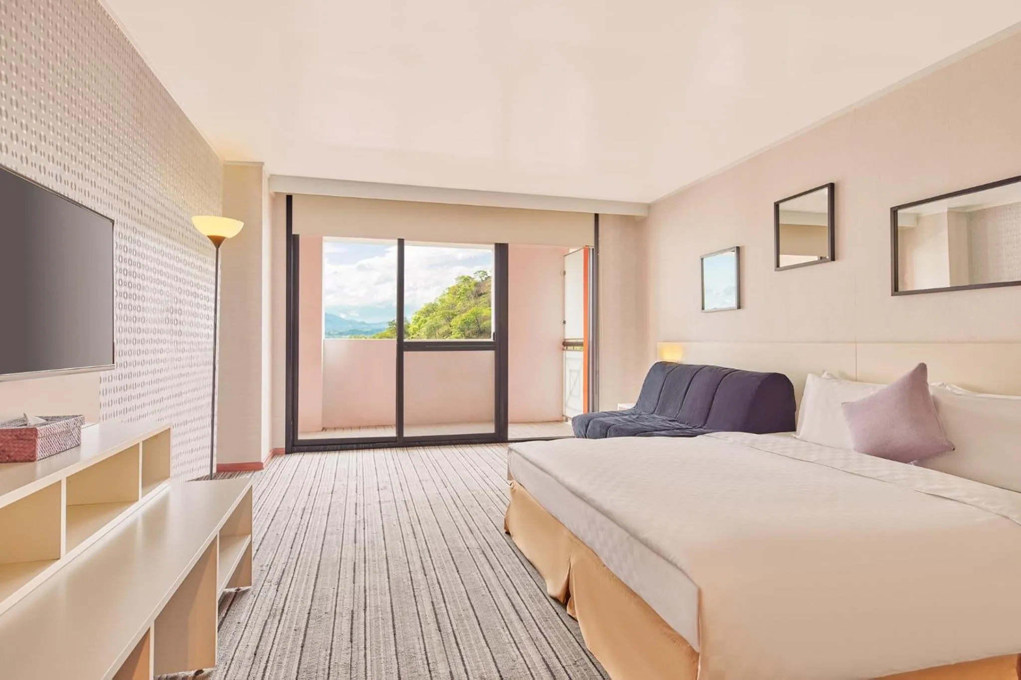 Photo of the whole room, Bed in HOTEL CHAM CHAM - Tainan