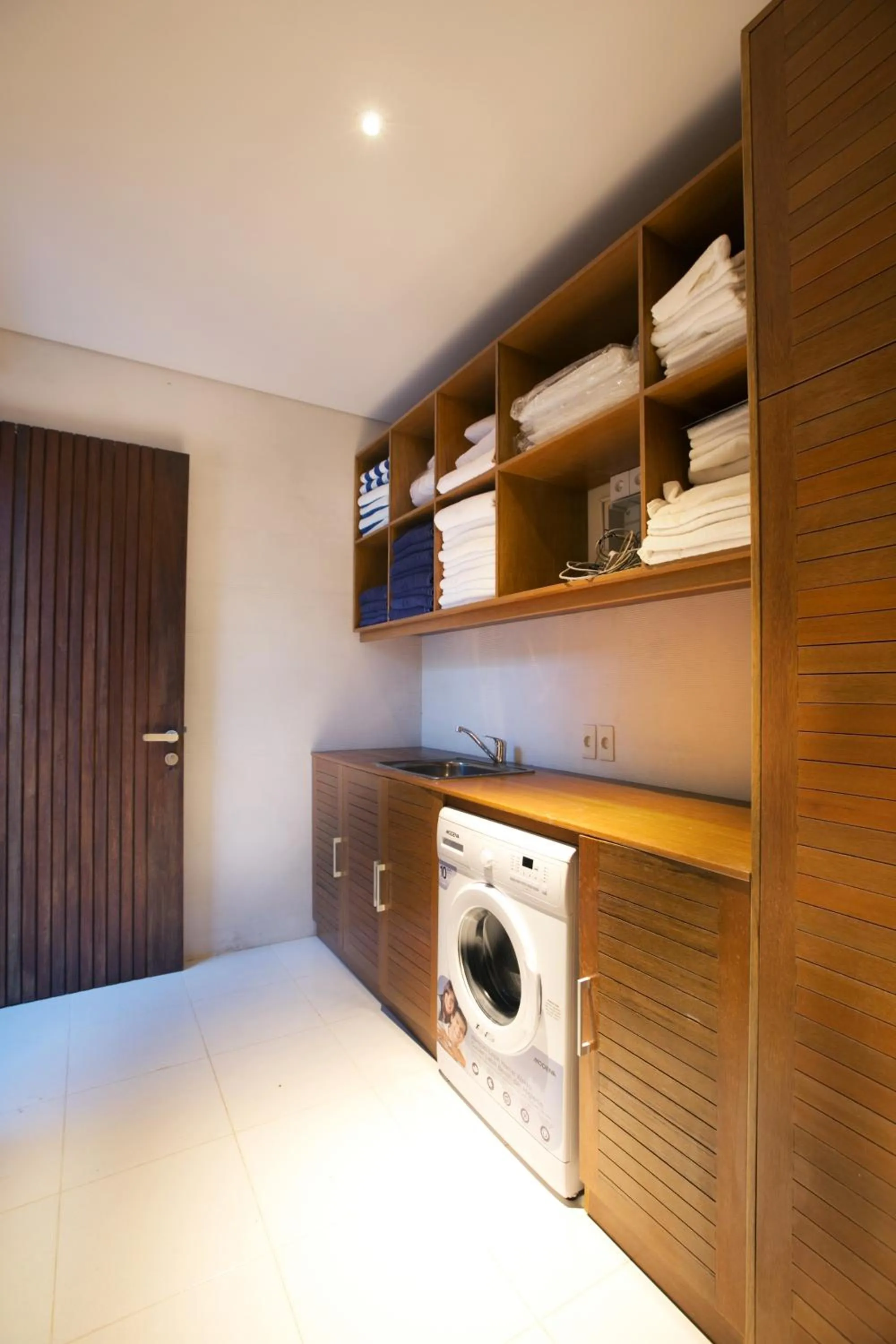 Area and facilities in Kedonganan Beach Villa