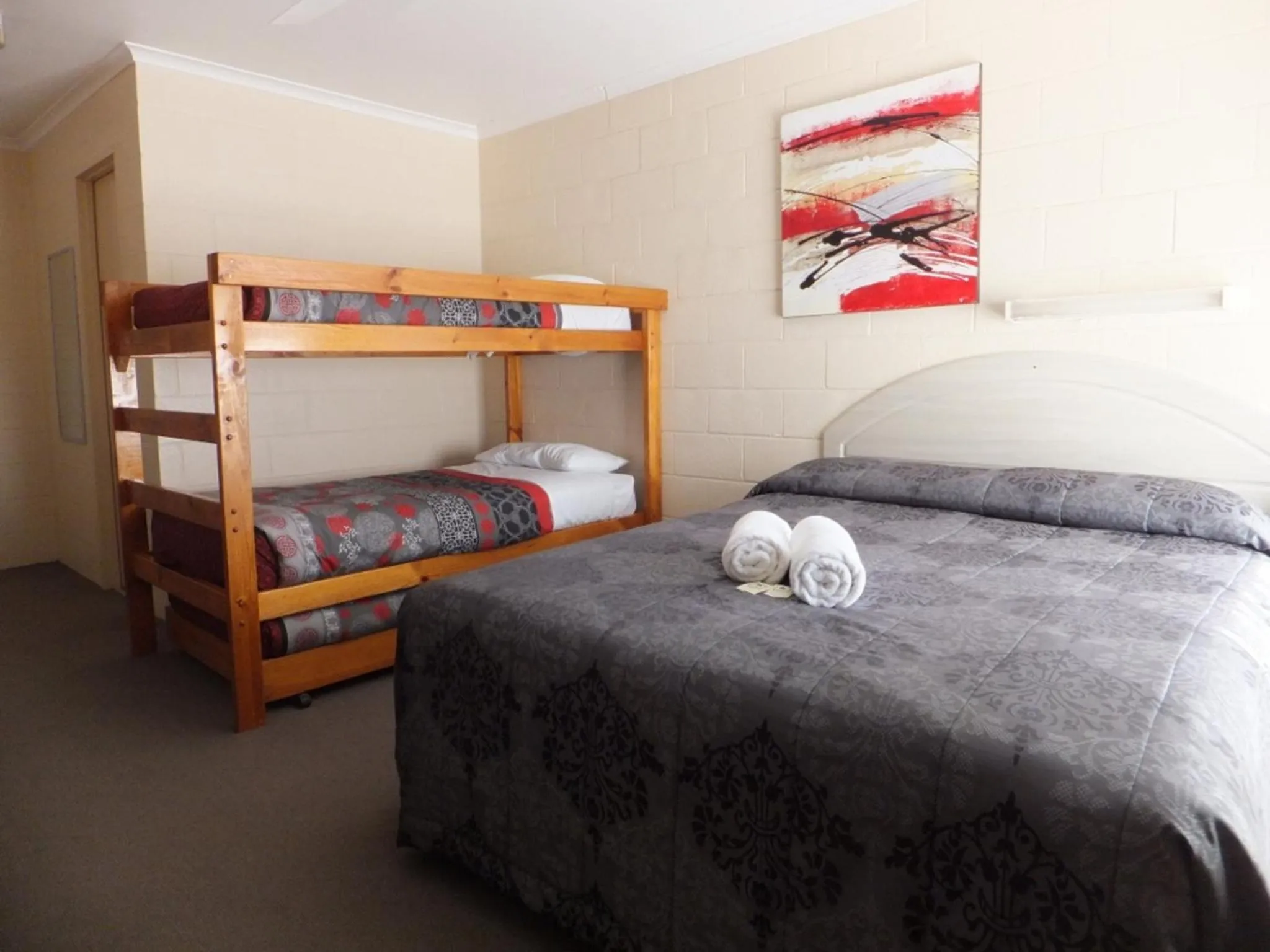 Photo of the whole room, Bed in Nagambie Caravan Park & Motel