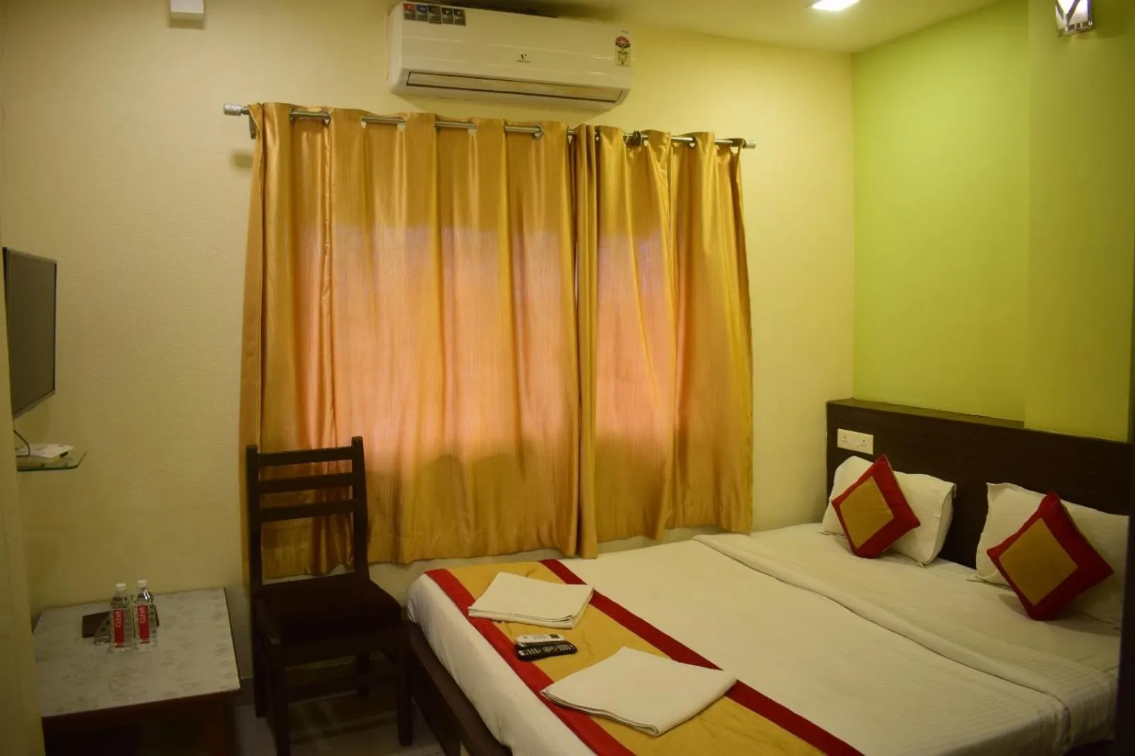 Bed in Hotel Sunrise N Resorts