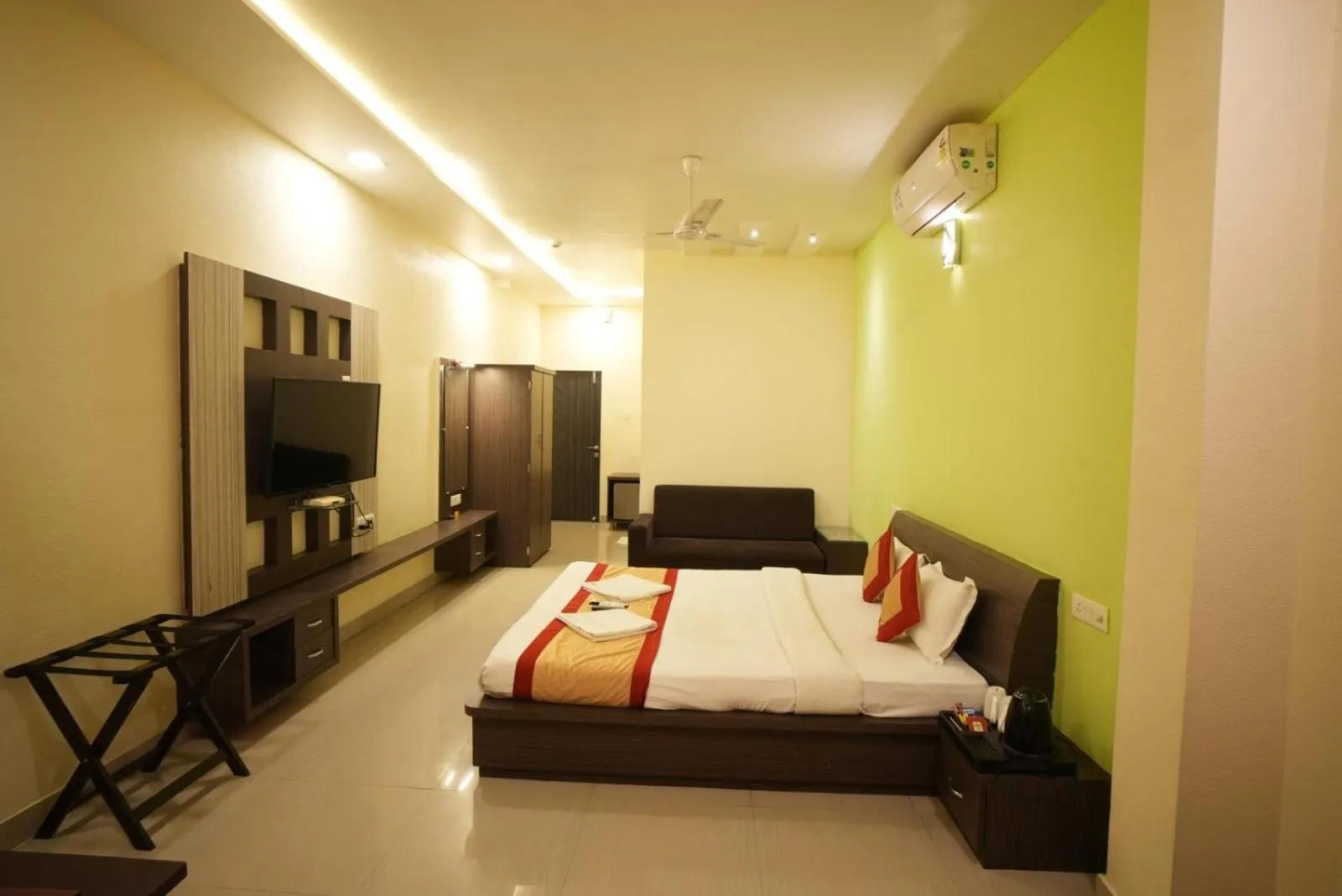 Bedroom, Bed in Hotel Sunrise N Resorts