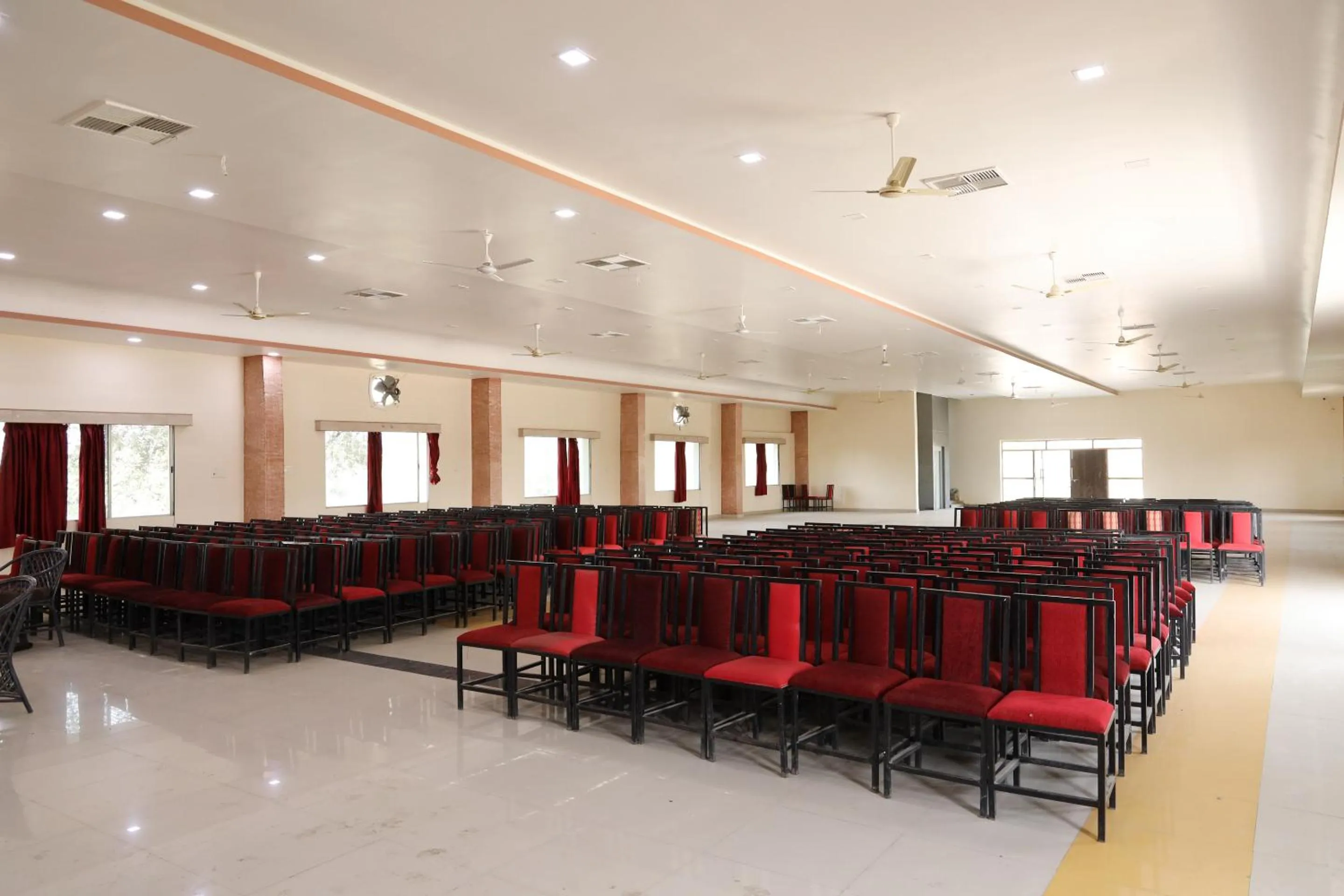 Meeting/conference room in Hotel Sunrise N Resorts