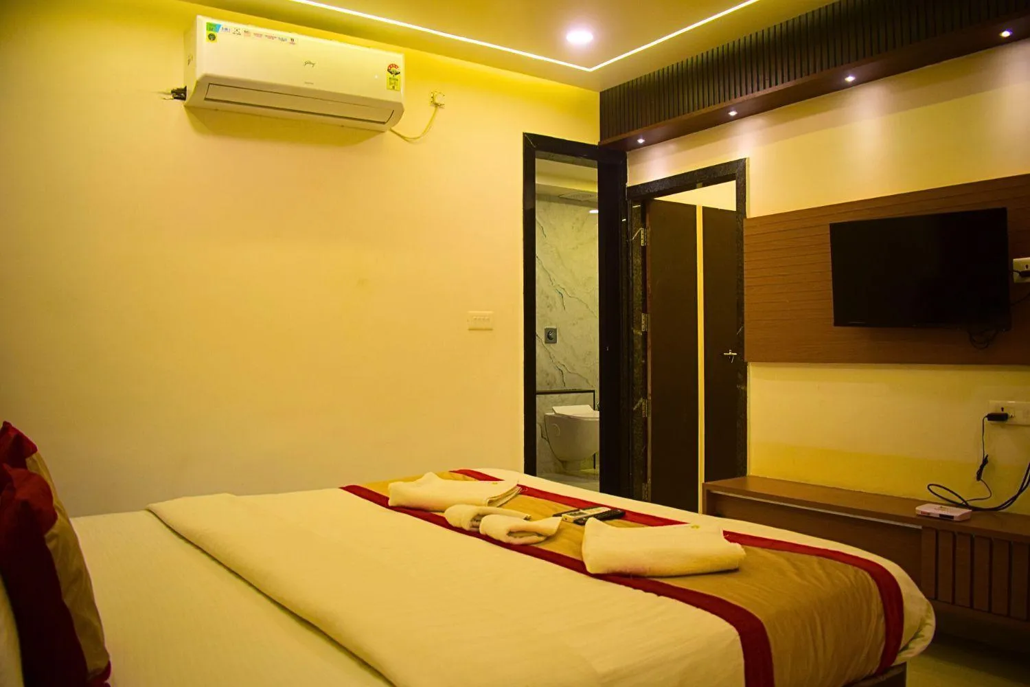 Bed in Hotel Sunrise N Resorts