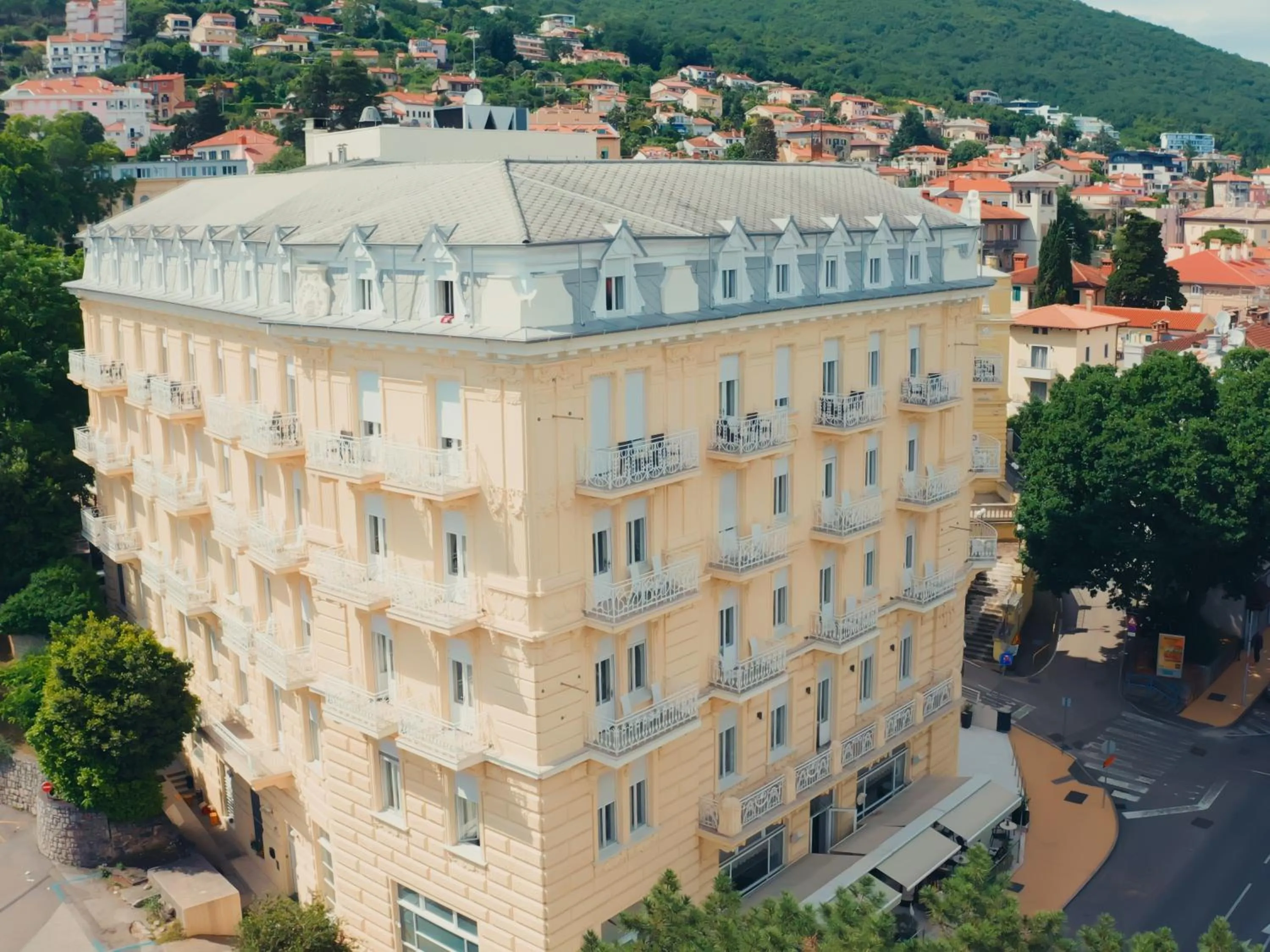 Property building in BRISTOL Hotel Opatija