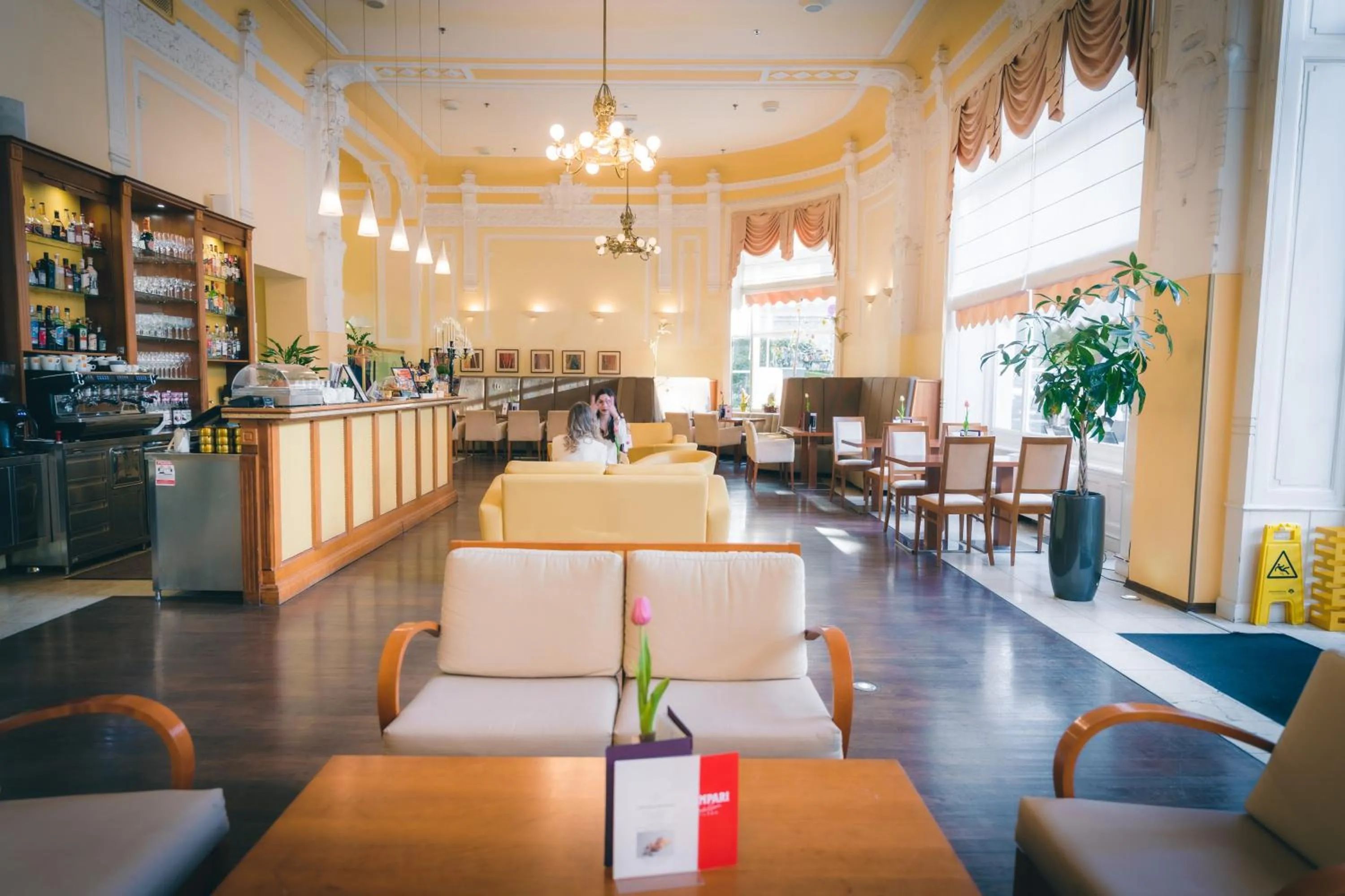 Lounge or bar in BRISTOL Hotel Opatija