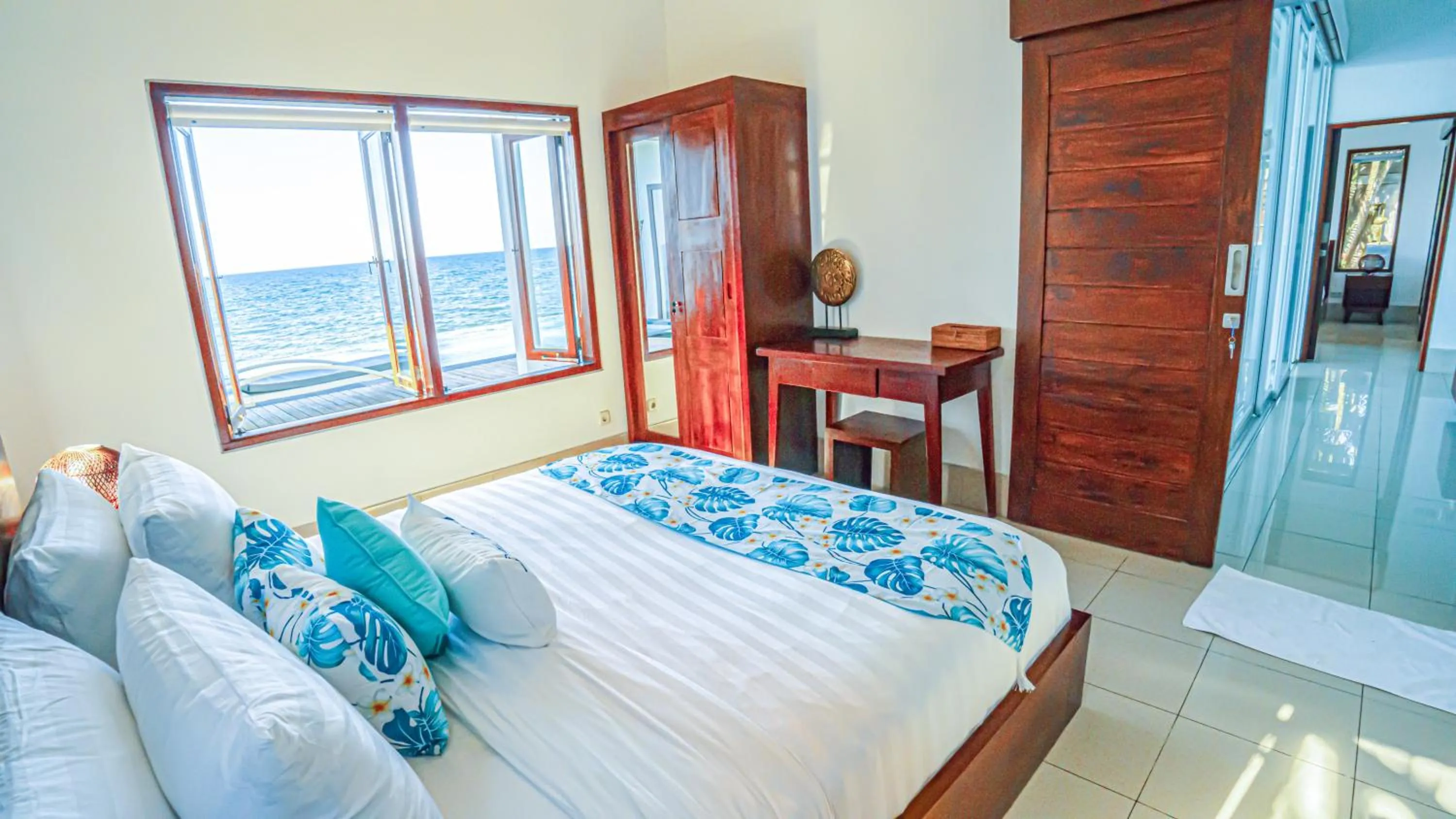Bed in Air Sanih Beach Villa