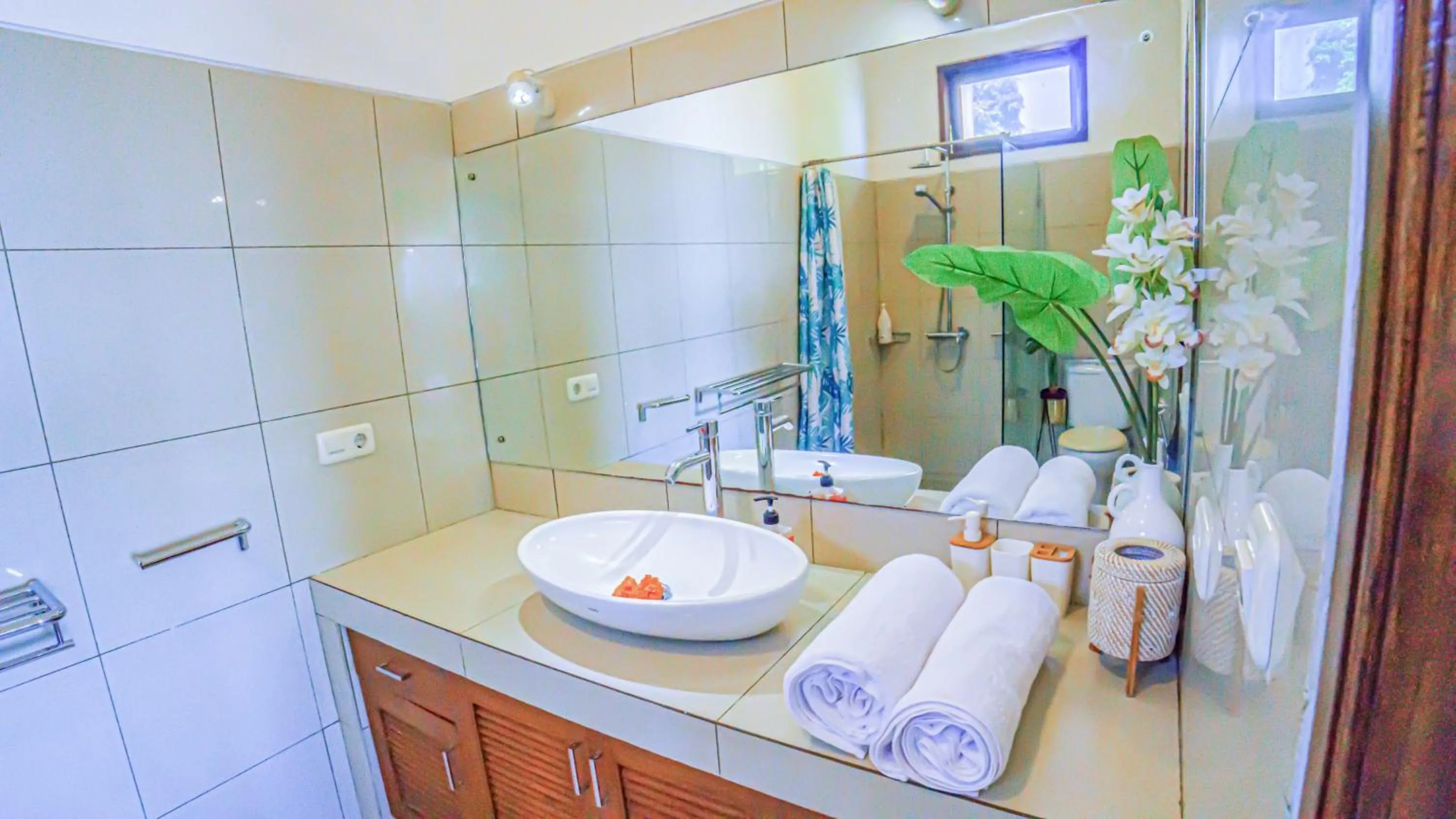Shower in Air Sanih Beach Villa