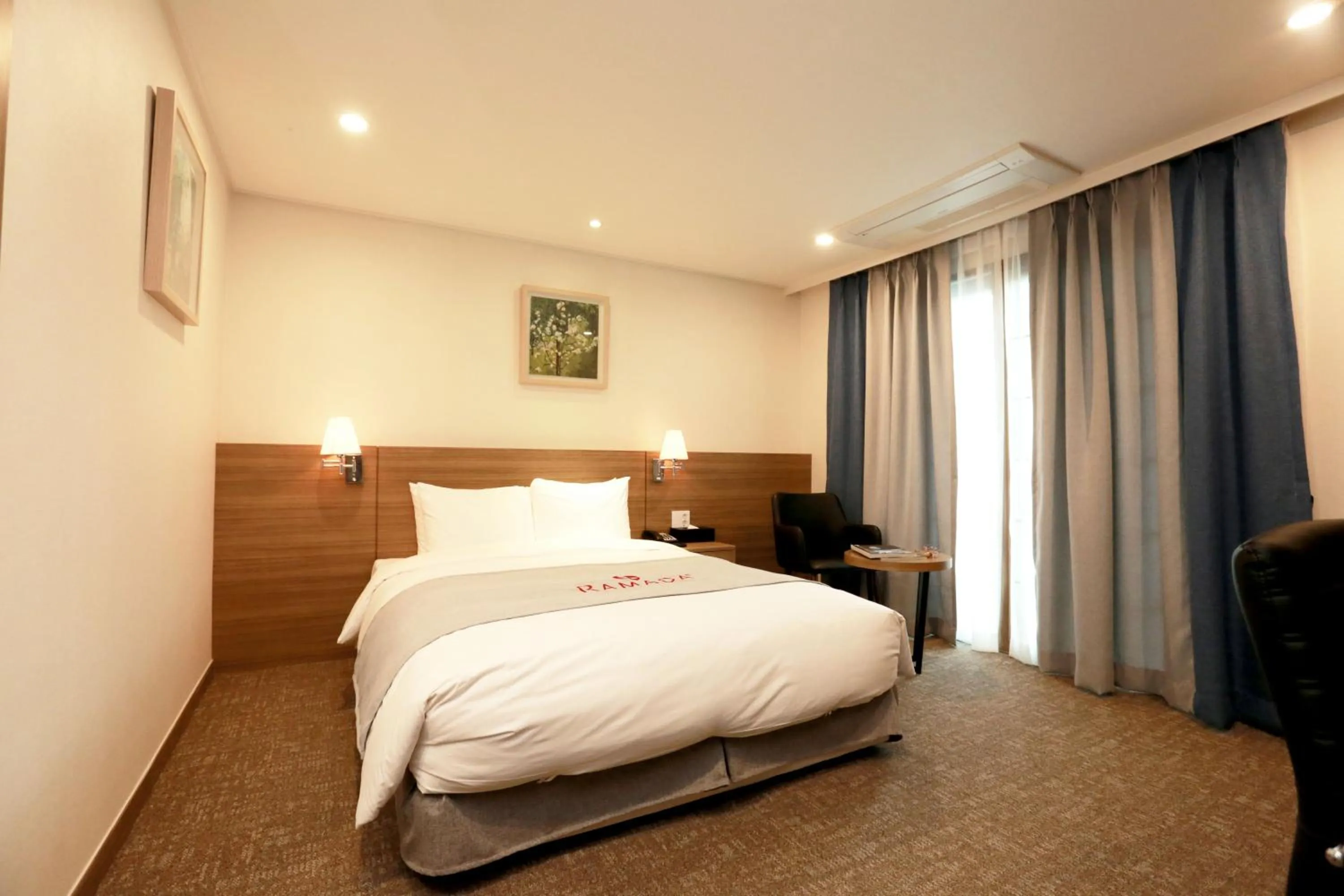 Bed in Ramada Taebaek Hotel