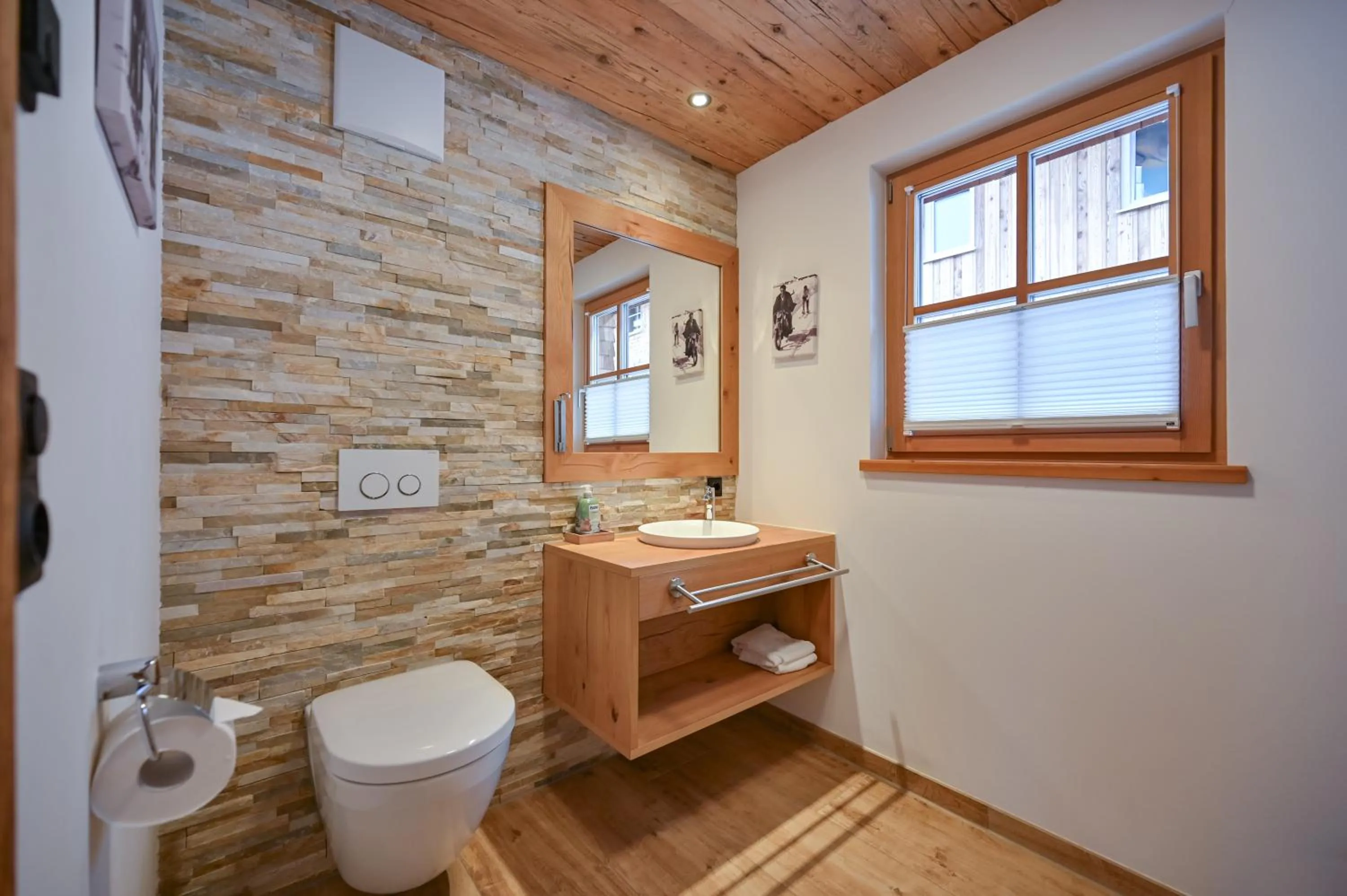 Toilet in Braito's Seaside Lodges und Suites, Ferienhäuser und Ferienwohnungen