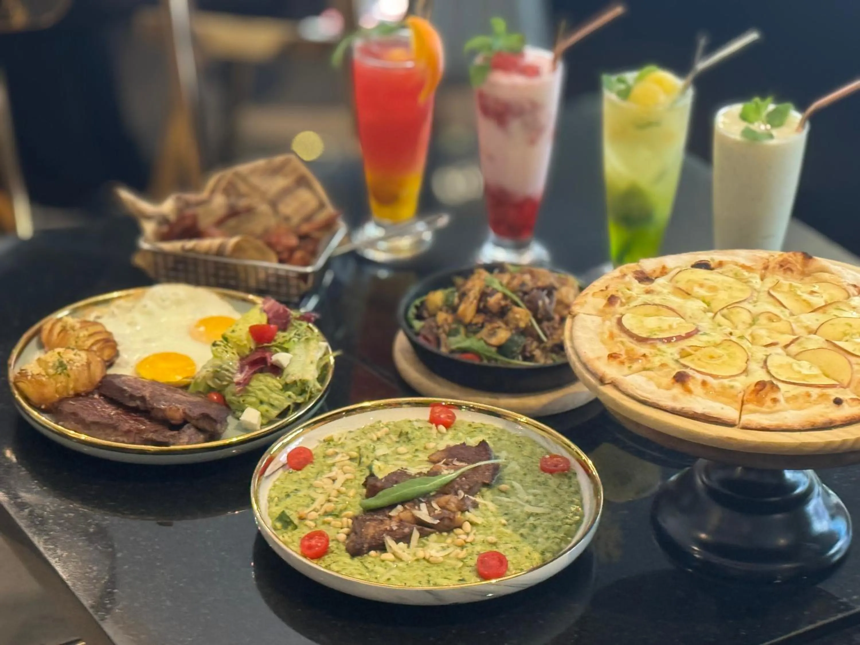 Restaurant/places to eat in Hotel Relax 5