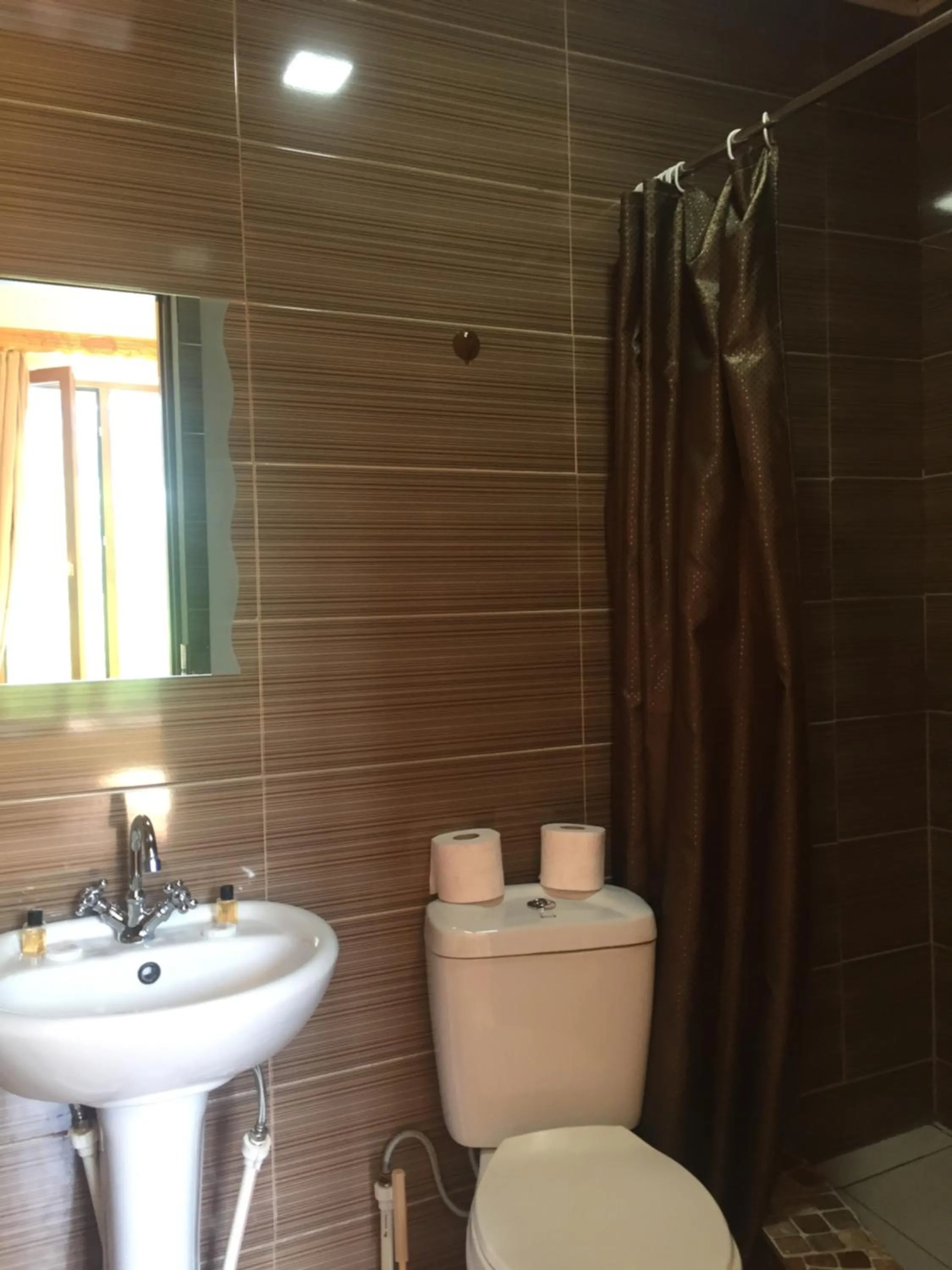 Shower in Guest House Marani