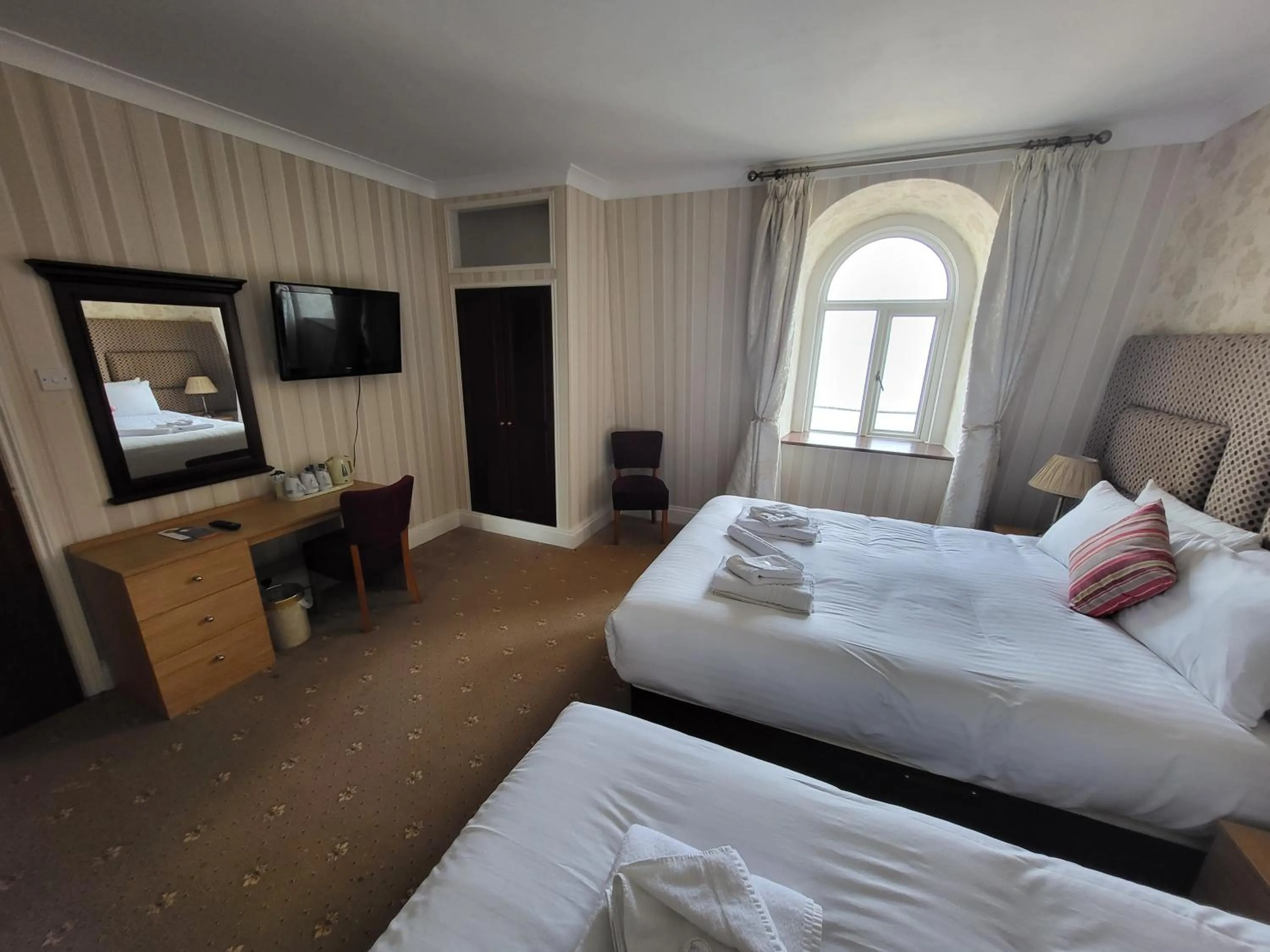 Bed in Cliffe Norton