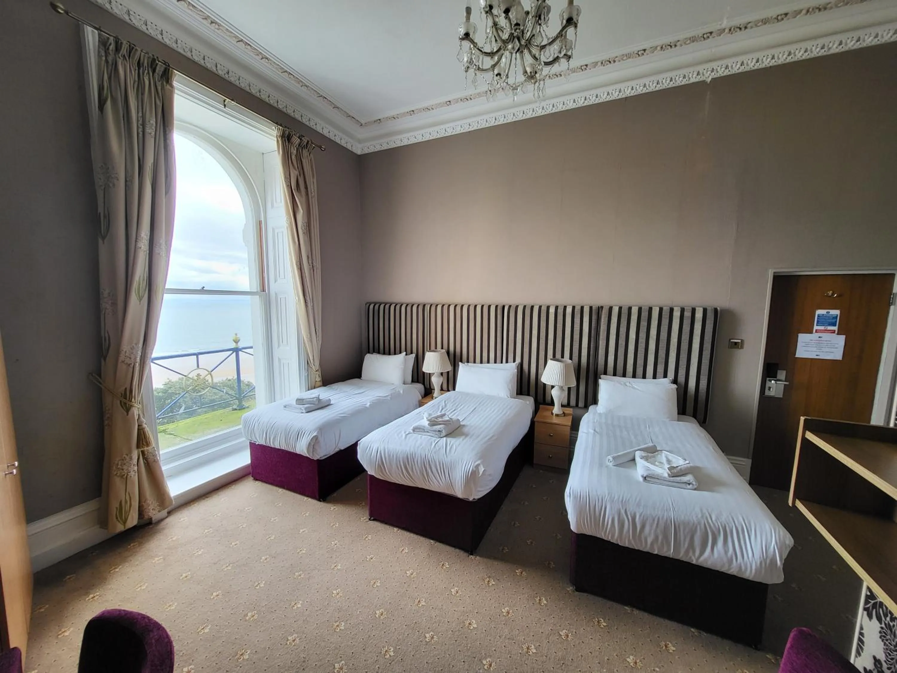 Bed in Cliffe Norton