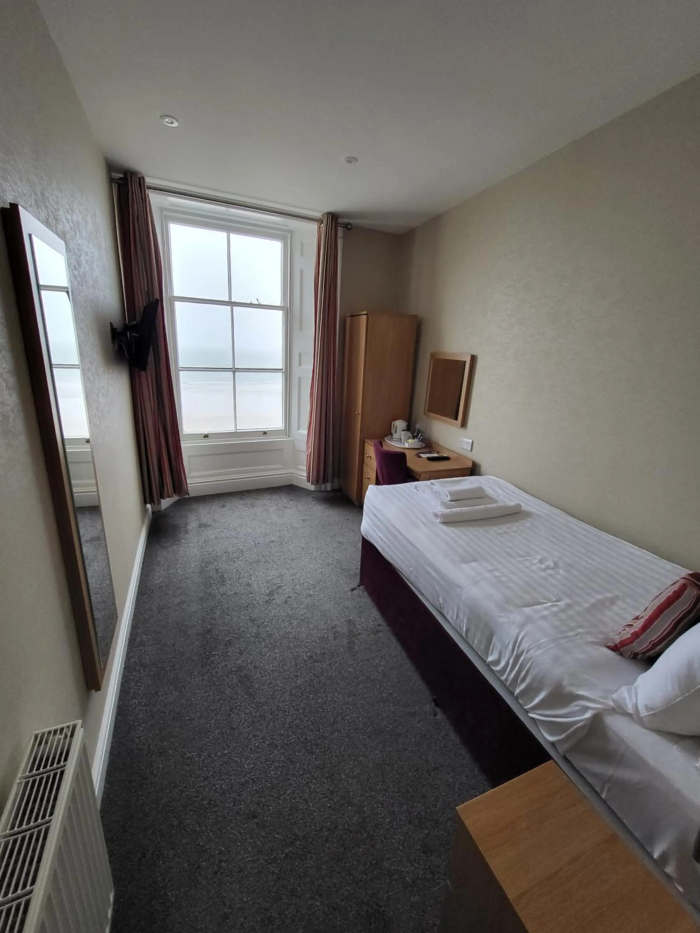 Bed in Cliffe Norton