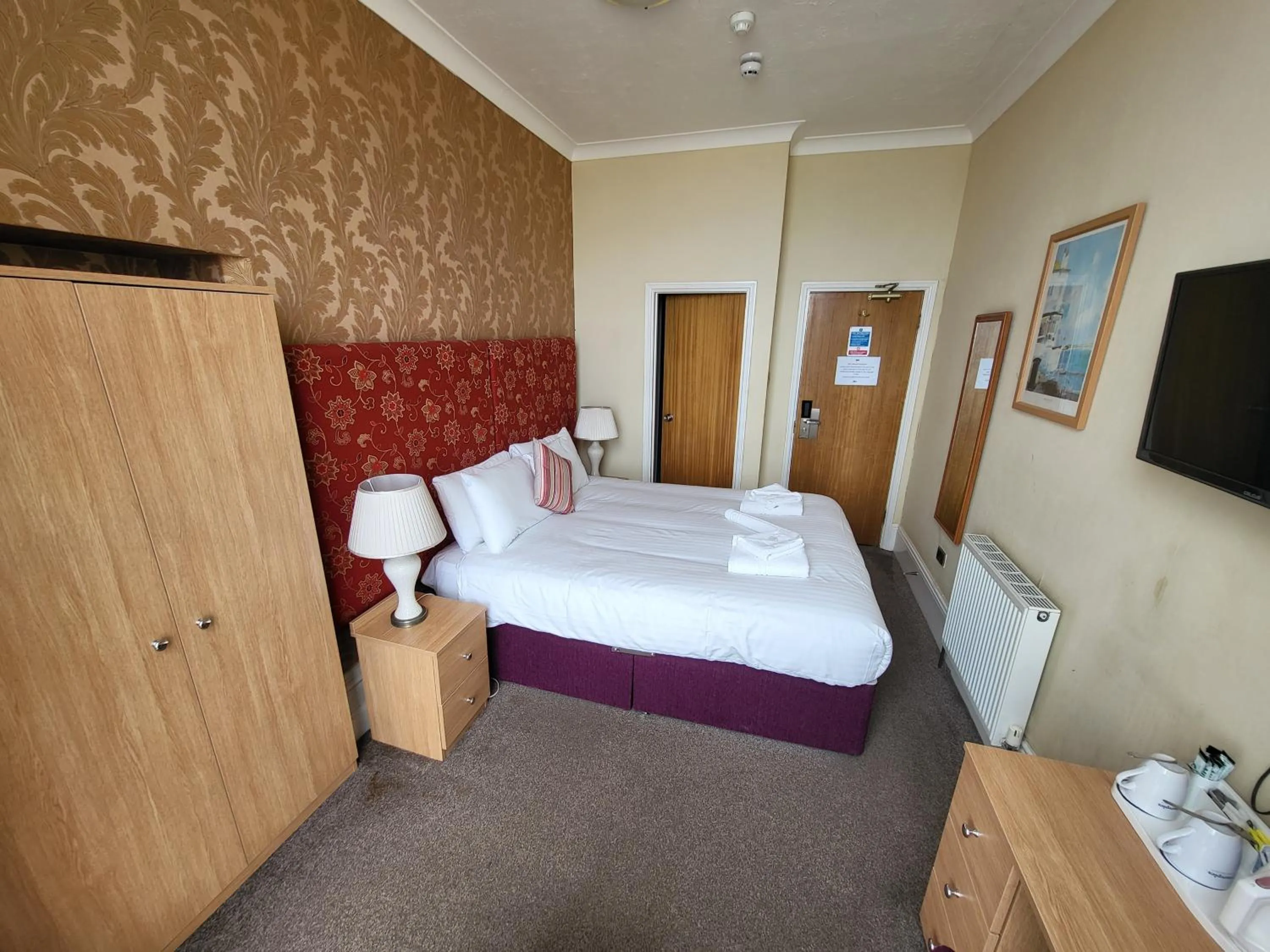 Bed in Cliffe Norton