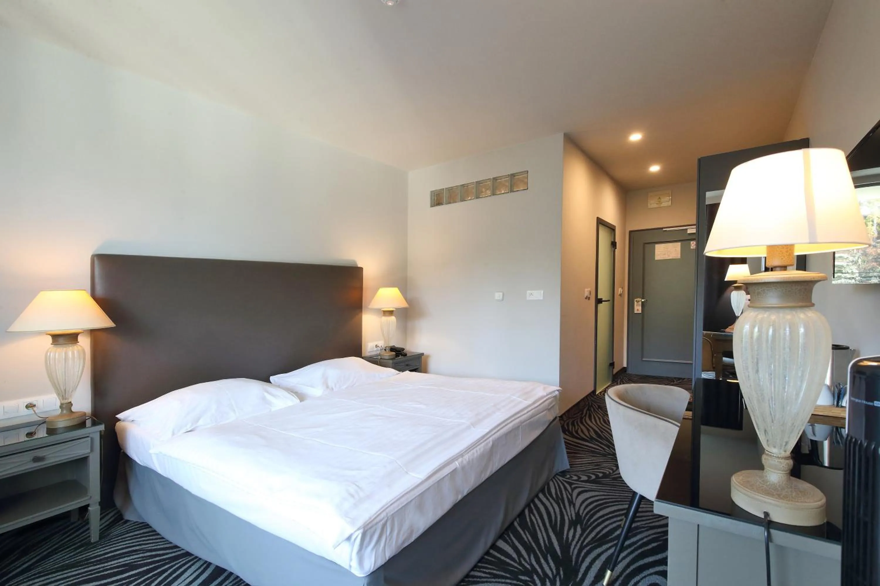 Bed in Carlsbad INN hotel & apartments