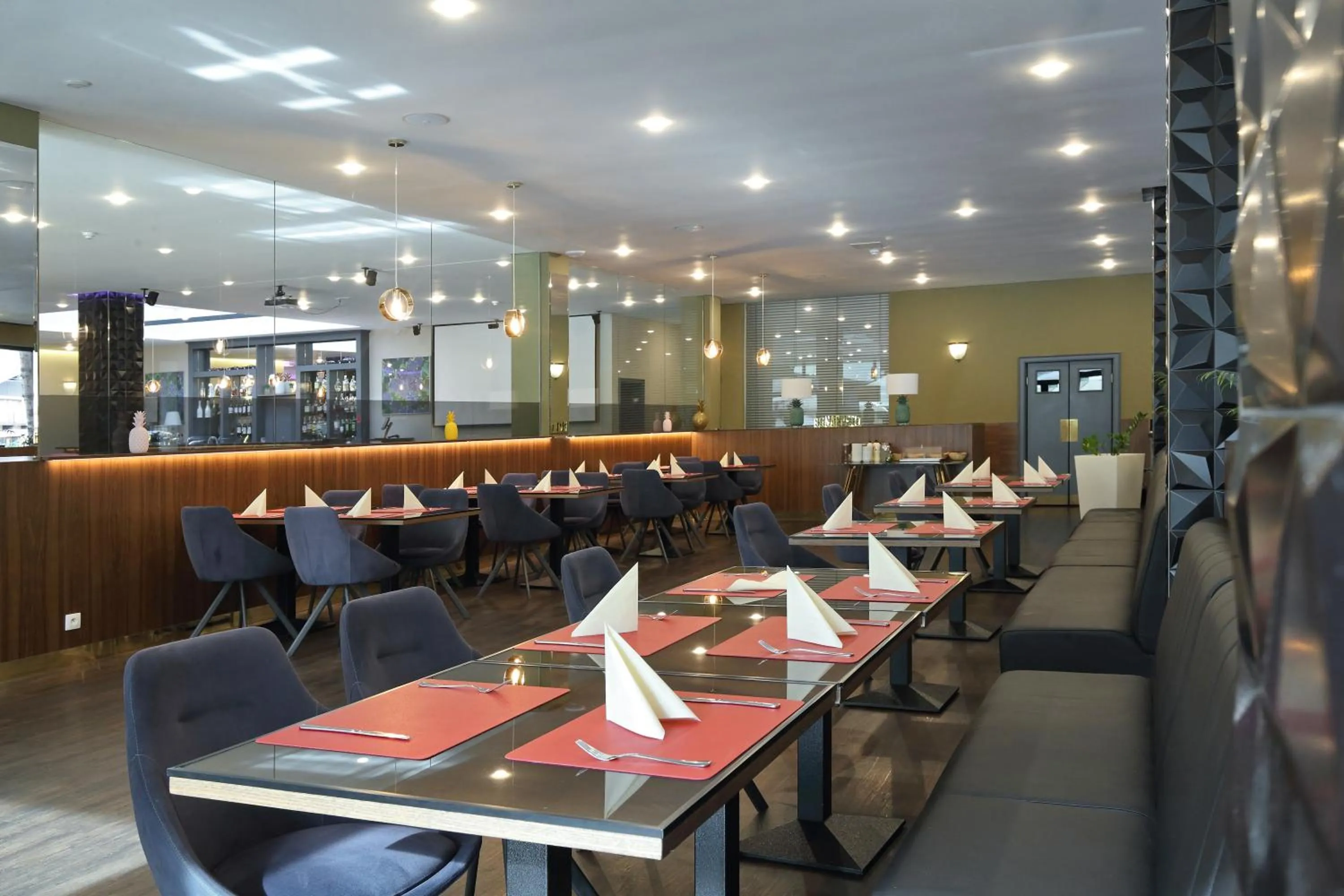 Restaurant/places to eat in Carlsbad INN hotel & apartments