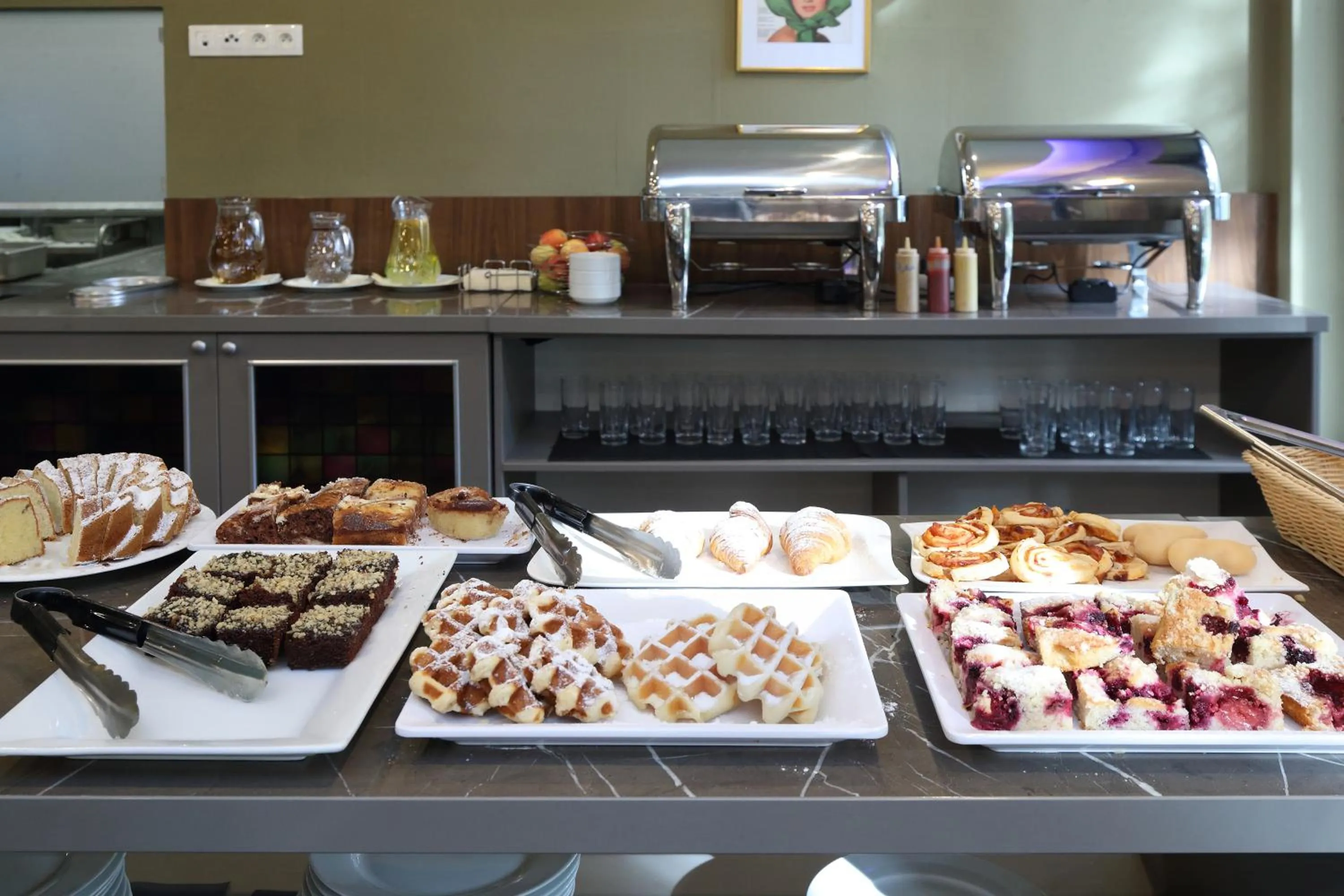 Breakfast in Carlsbad INN hotel & apartments