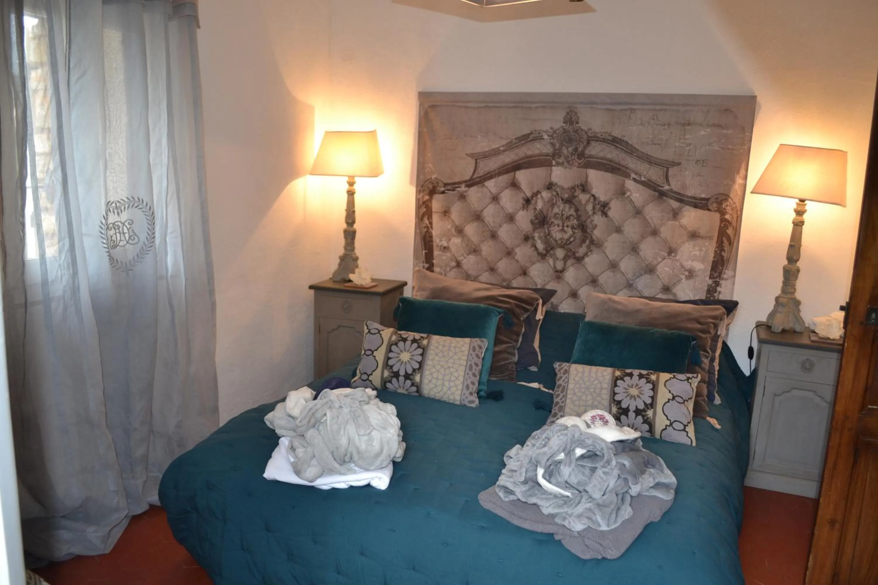 Bedroom, Bed in Tivoli en Provence