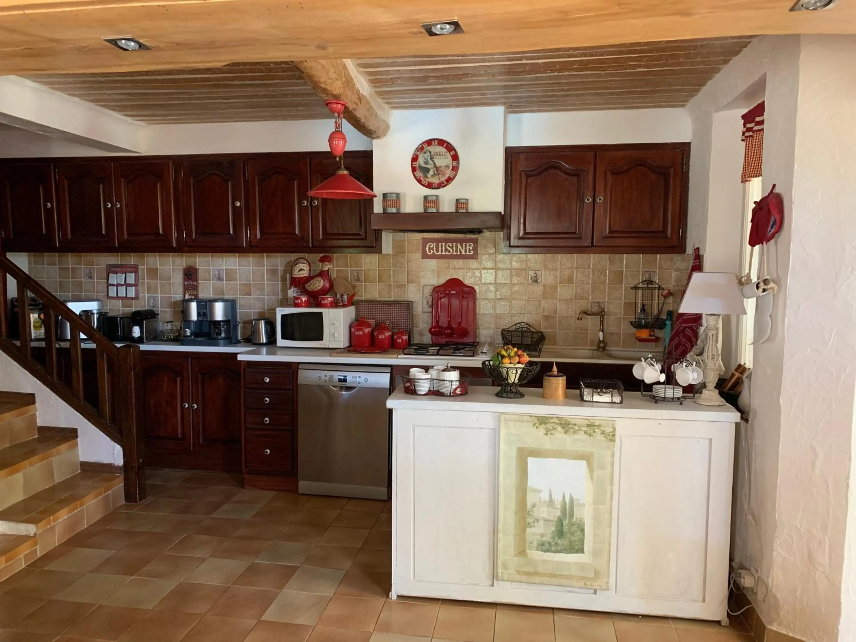 Kitchen or kitchenette in Tivoli en Provence